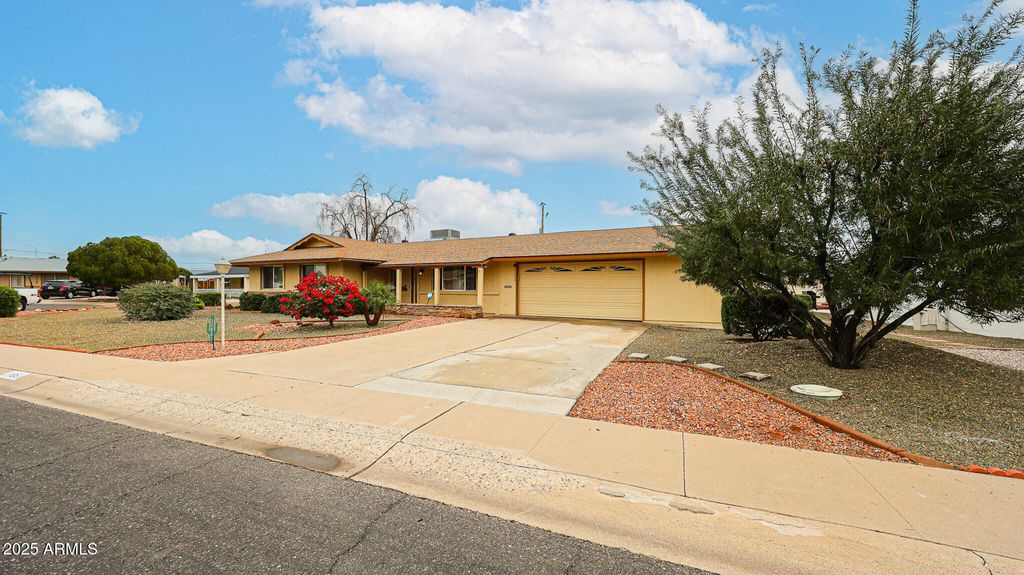 Photo of 11851 N Thunderbird Road, Sun City, AZ 85351 (MLS # 6950675)