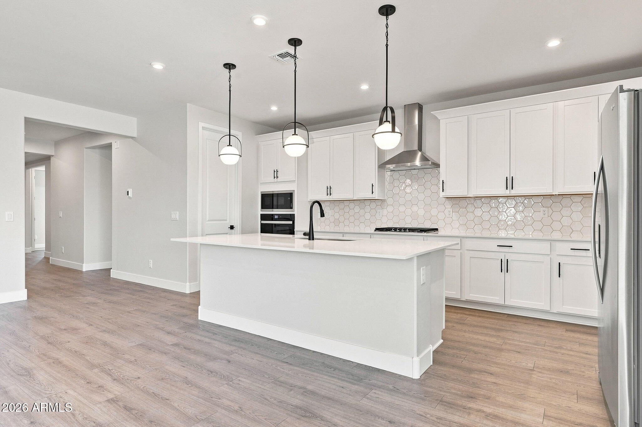 19032 W STELLA Avenue