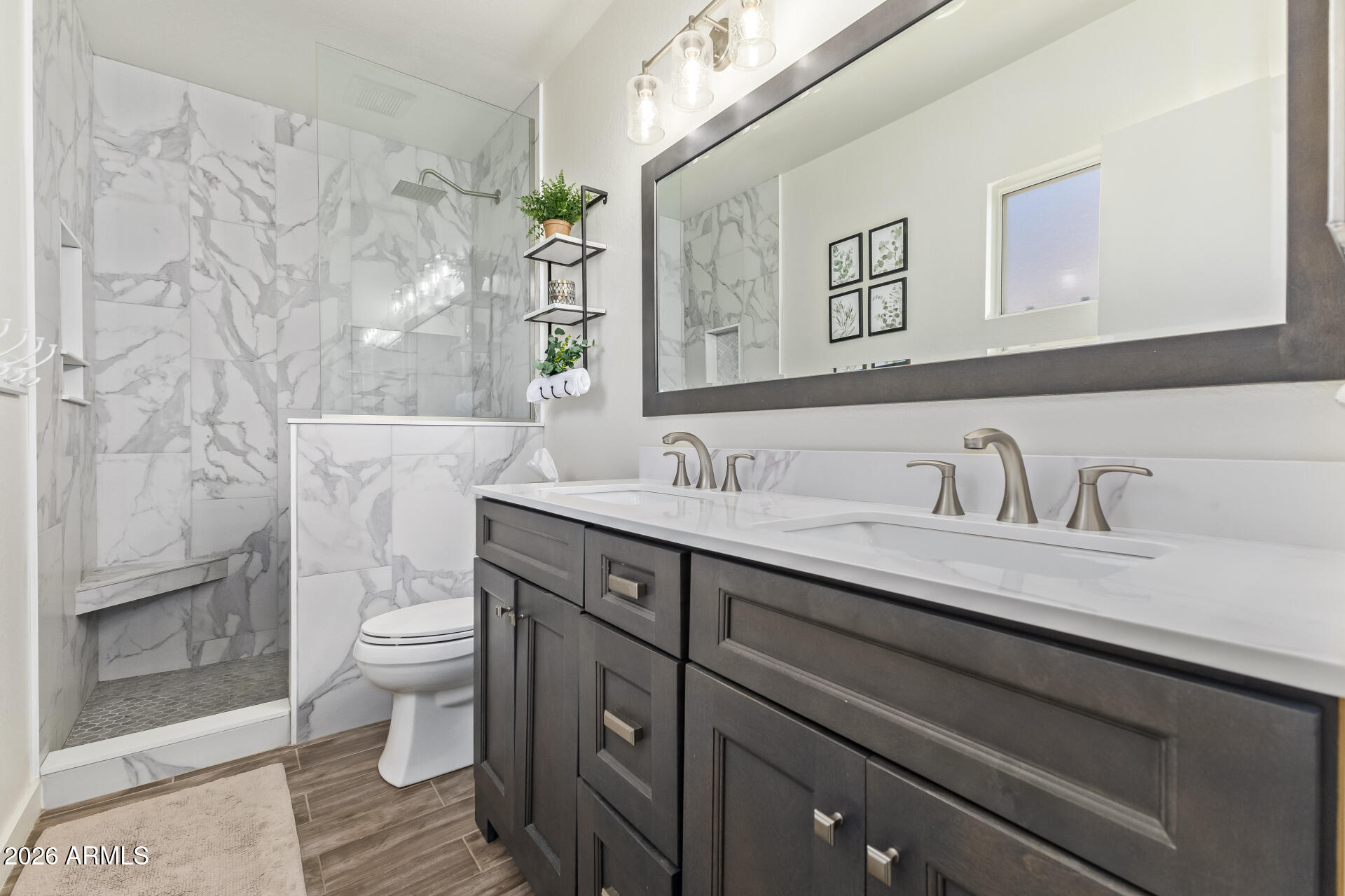 1521 E BUENA VISTA Drive