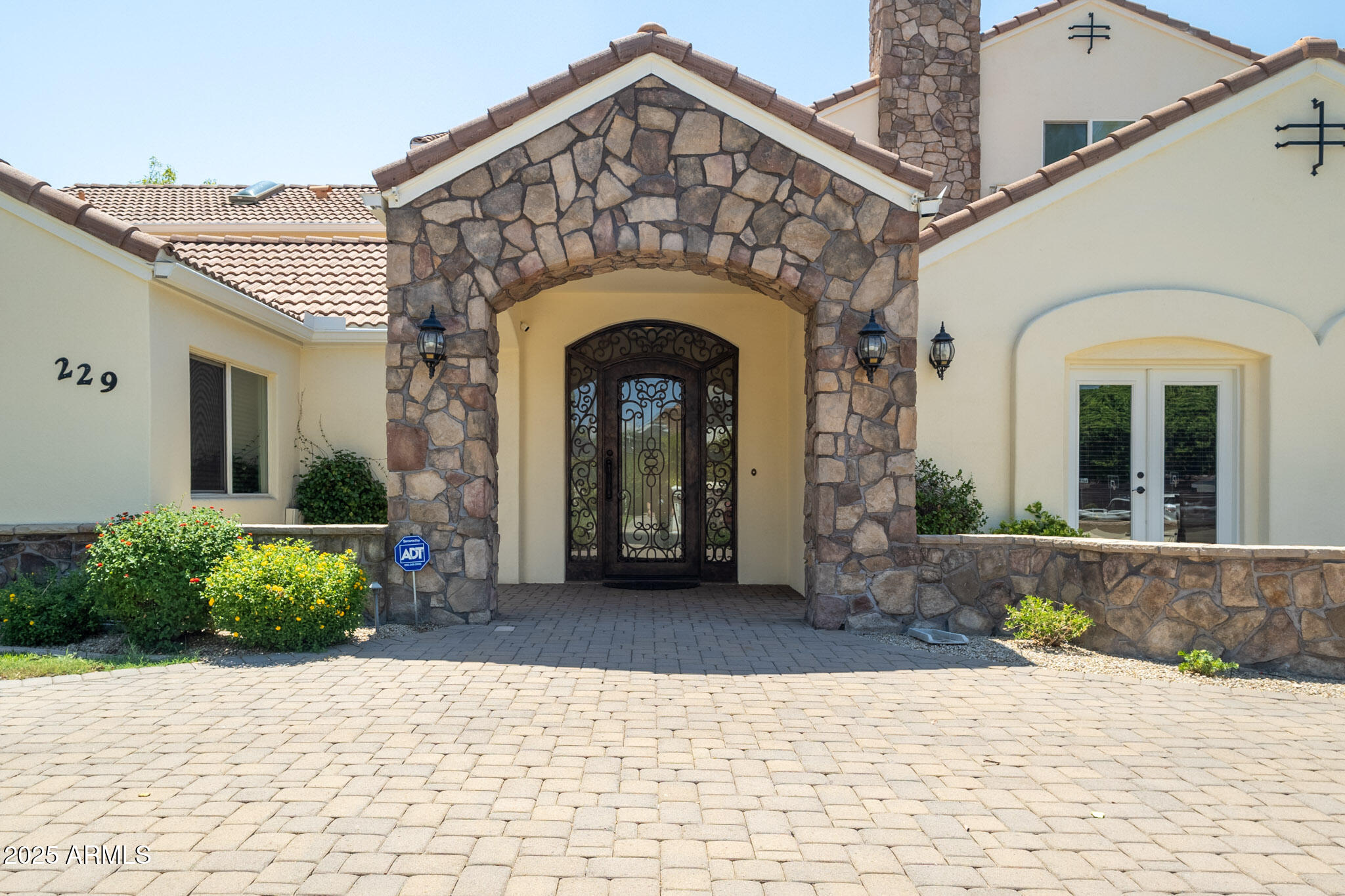 229 W VISTA Avenue
