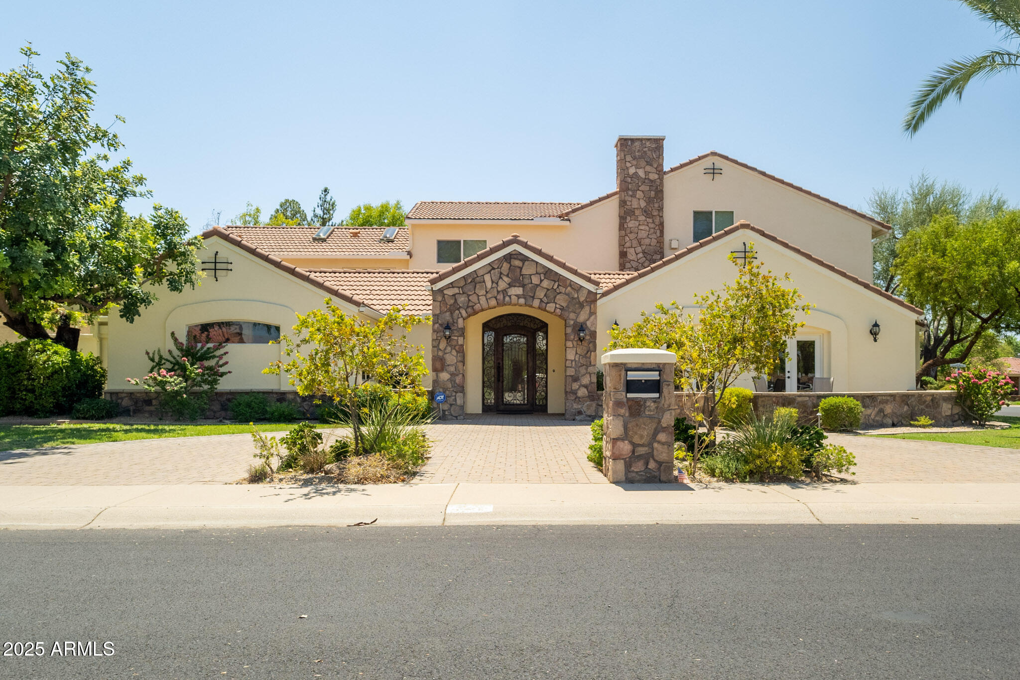 229 W VISTA Avenue