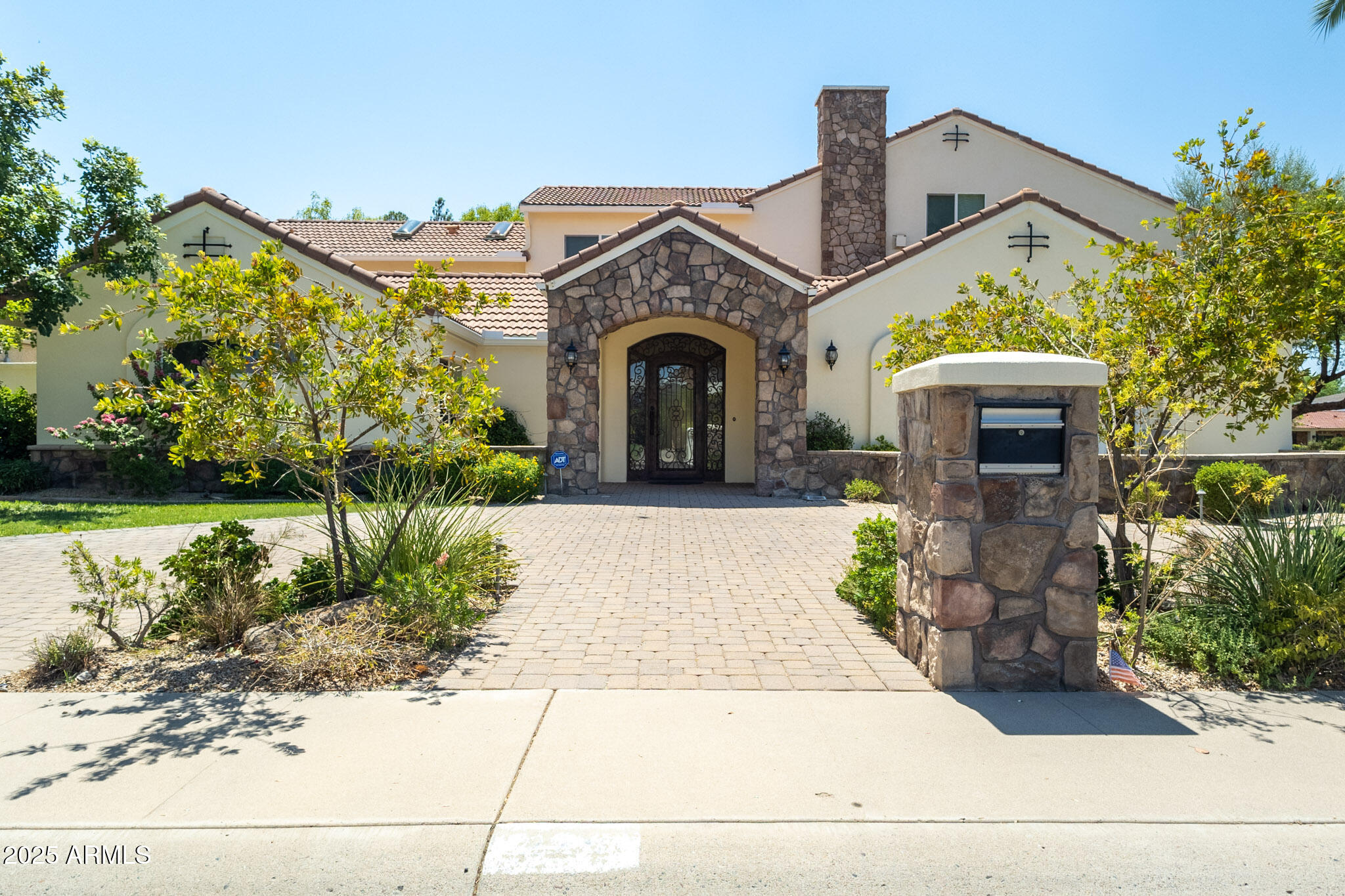 229 W VISTA Avenue