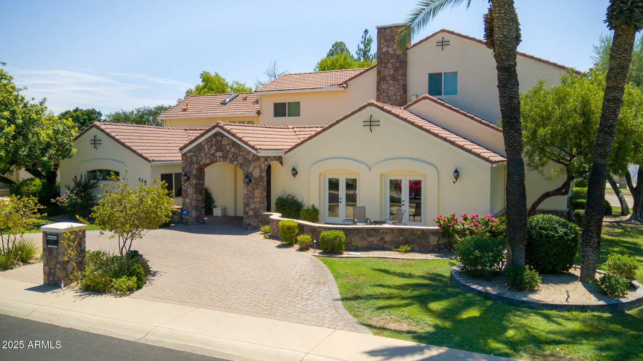 229 W VISTA Avenue