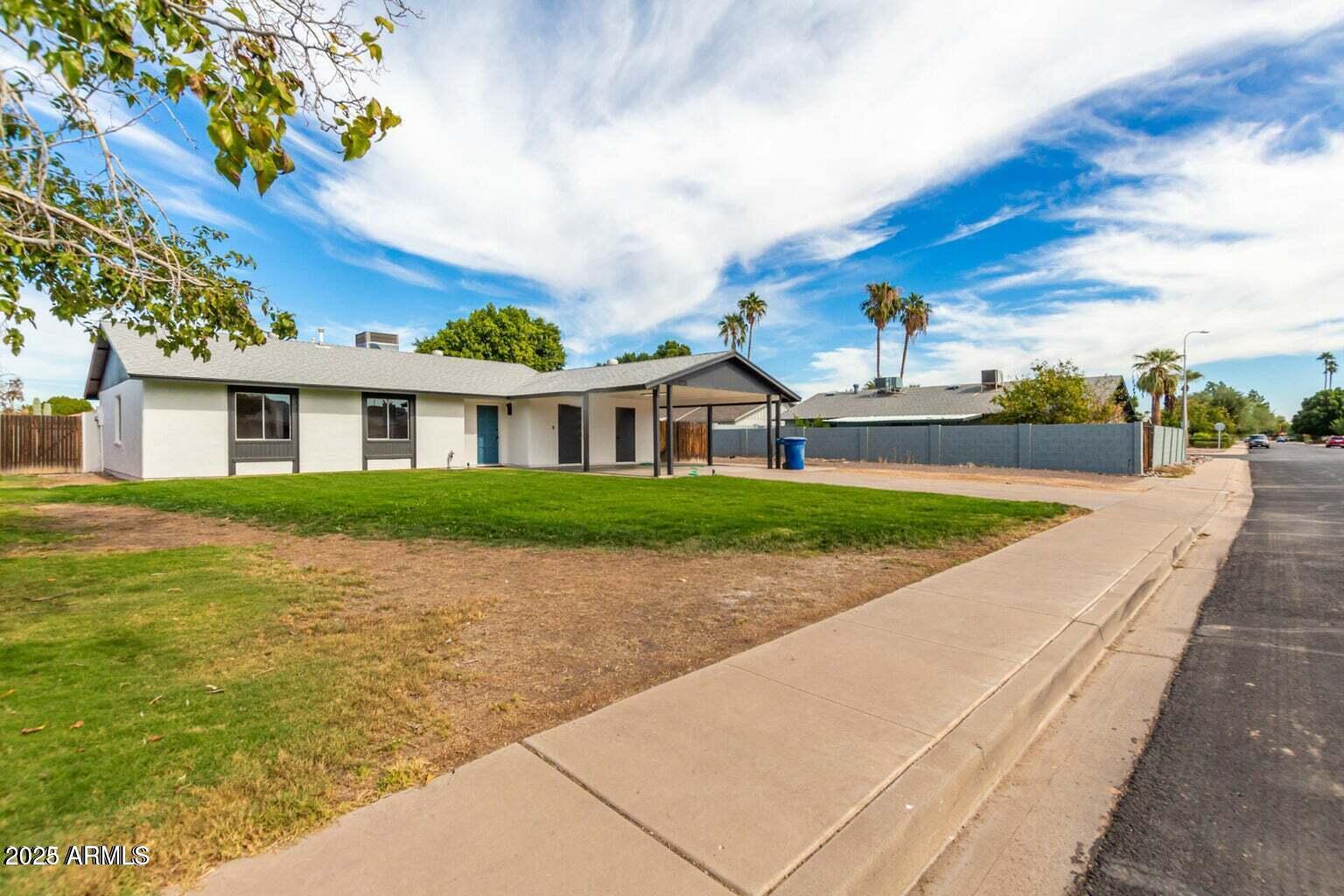 1228 E FREMONT Drive