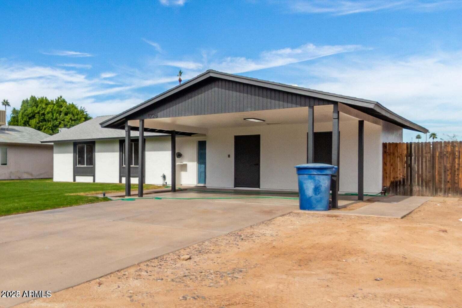 1228 E FREMONT Drive
