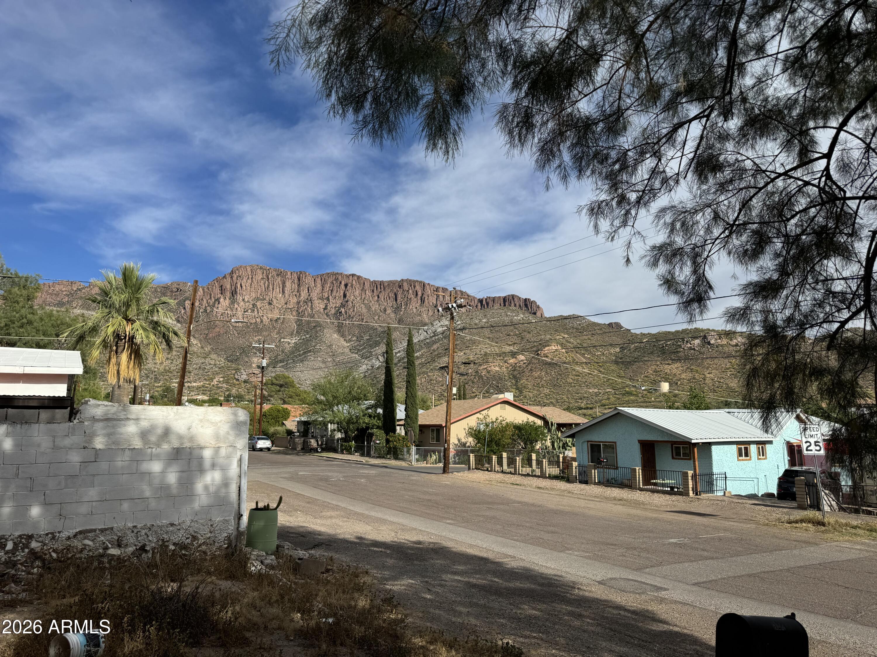 528 W PORPHYRY Street