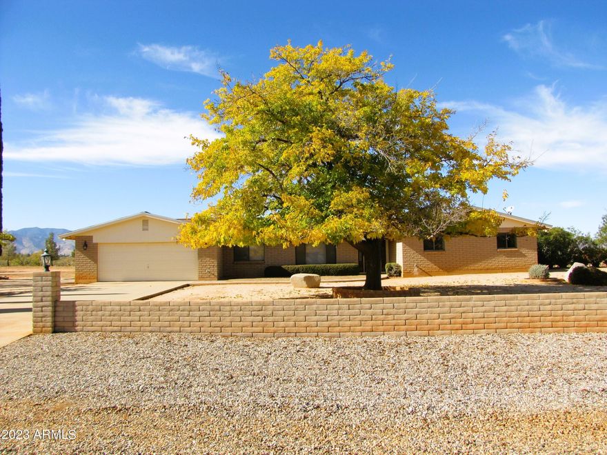 This well-maintained, 4BR/2.5BA/2CG, 2321 sq.ft. w/ swimming pool in Sierra Vista, AZ is minutes from Ft. Huachuca, shopping, schools and Canyon Vista Medical Center. This rental has 2 living areas, central A/C with
a mini-split on the office/4th bedroom, modern applinaces in the kitchen and large bedrooms. The yards are beautifully landscaped with an in-ground swimmimg pool in the backyard and beautiful mountain views. Call today.