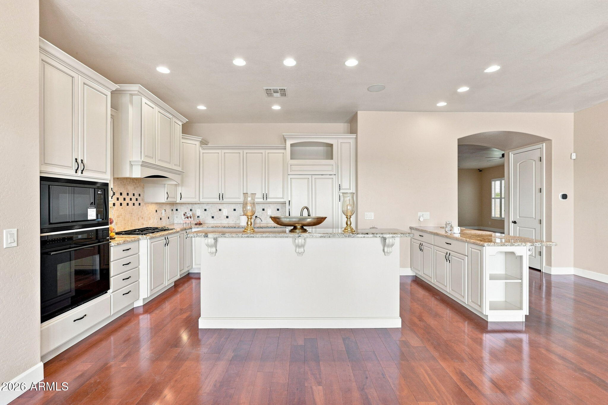 3010 N SUMMER Lane