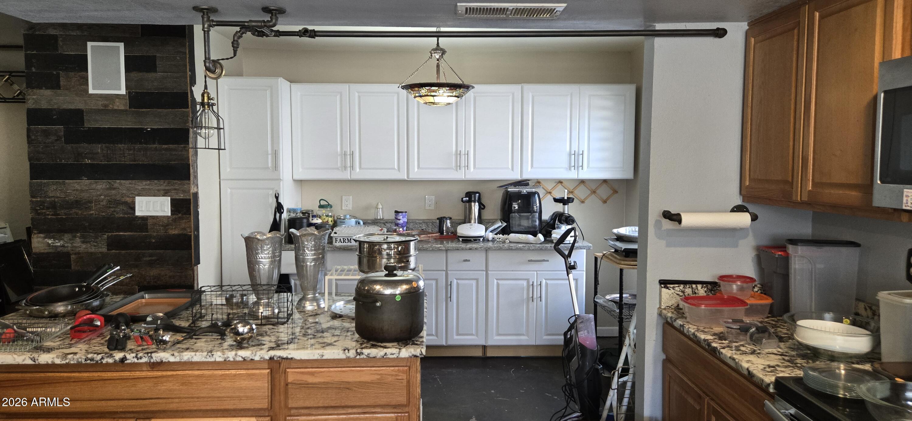 2631 E VISTA Drive