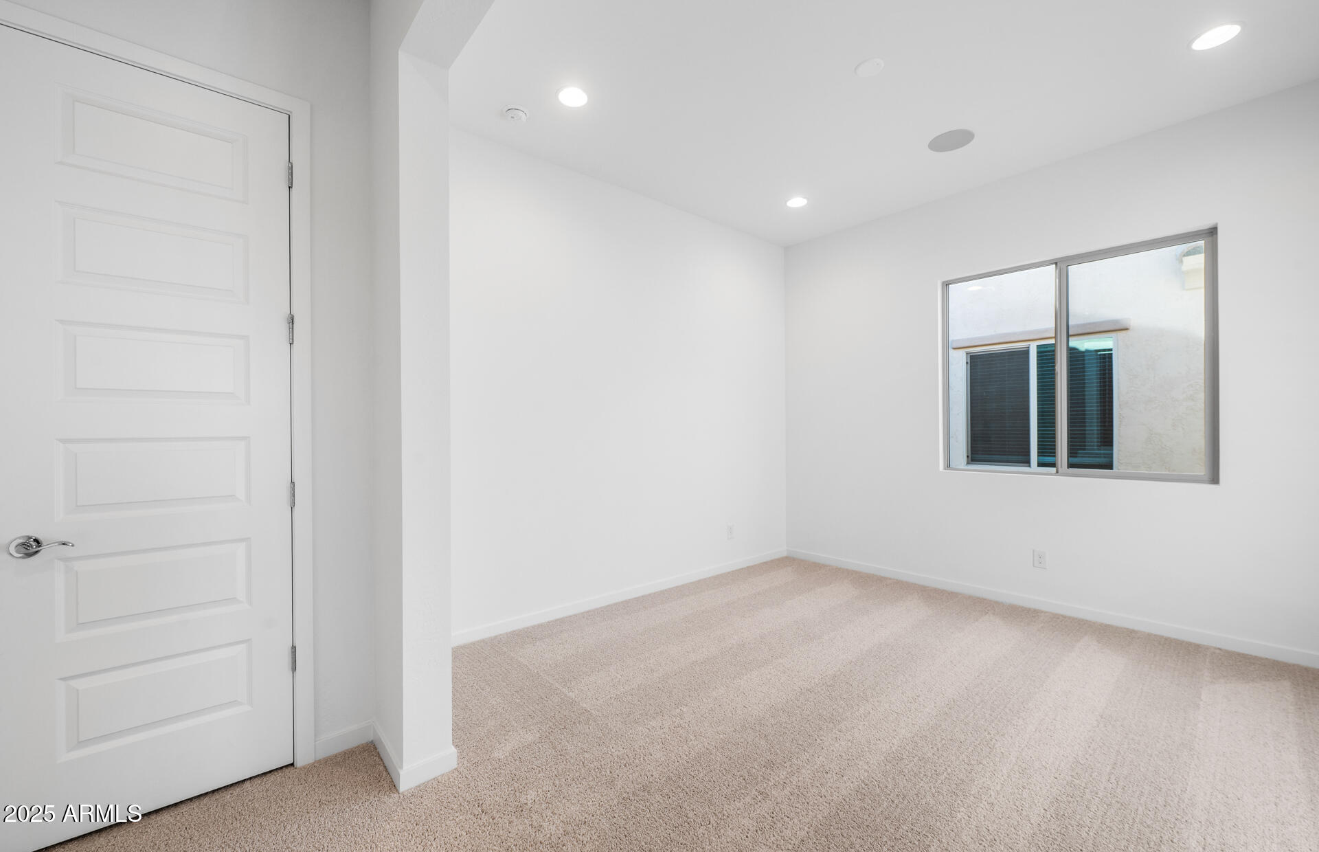 5285 N Riverside Drive