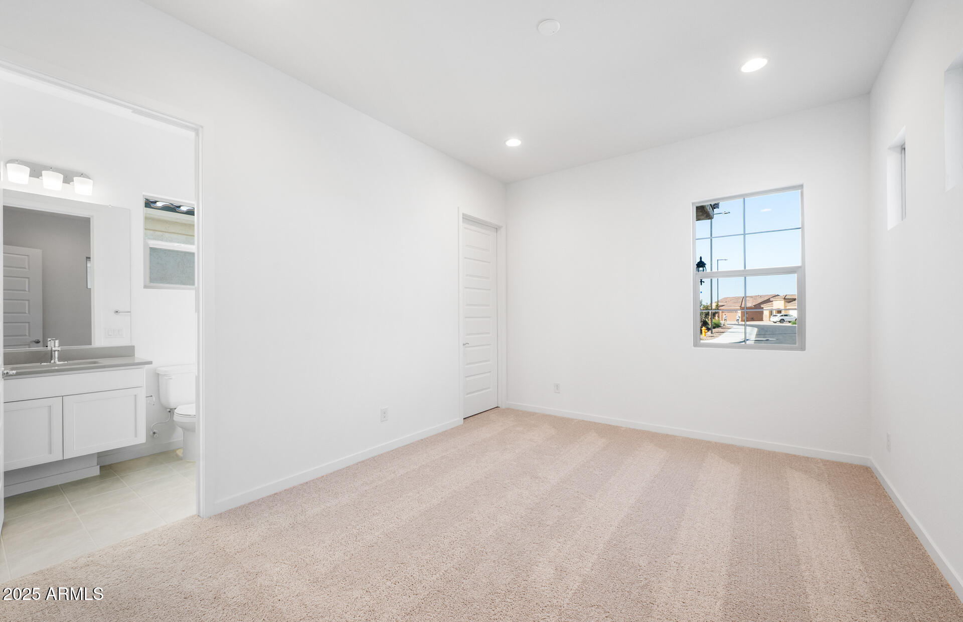 5285 N Riverside Drive