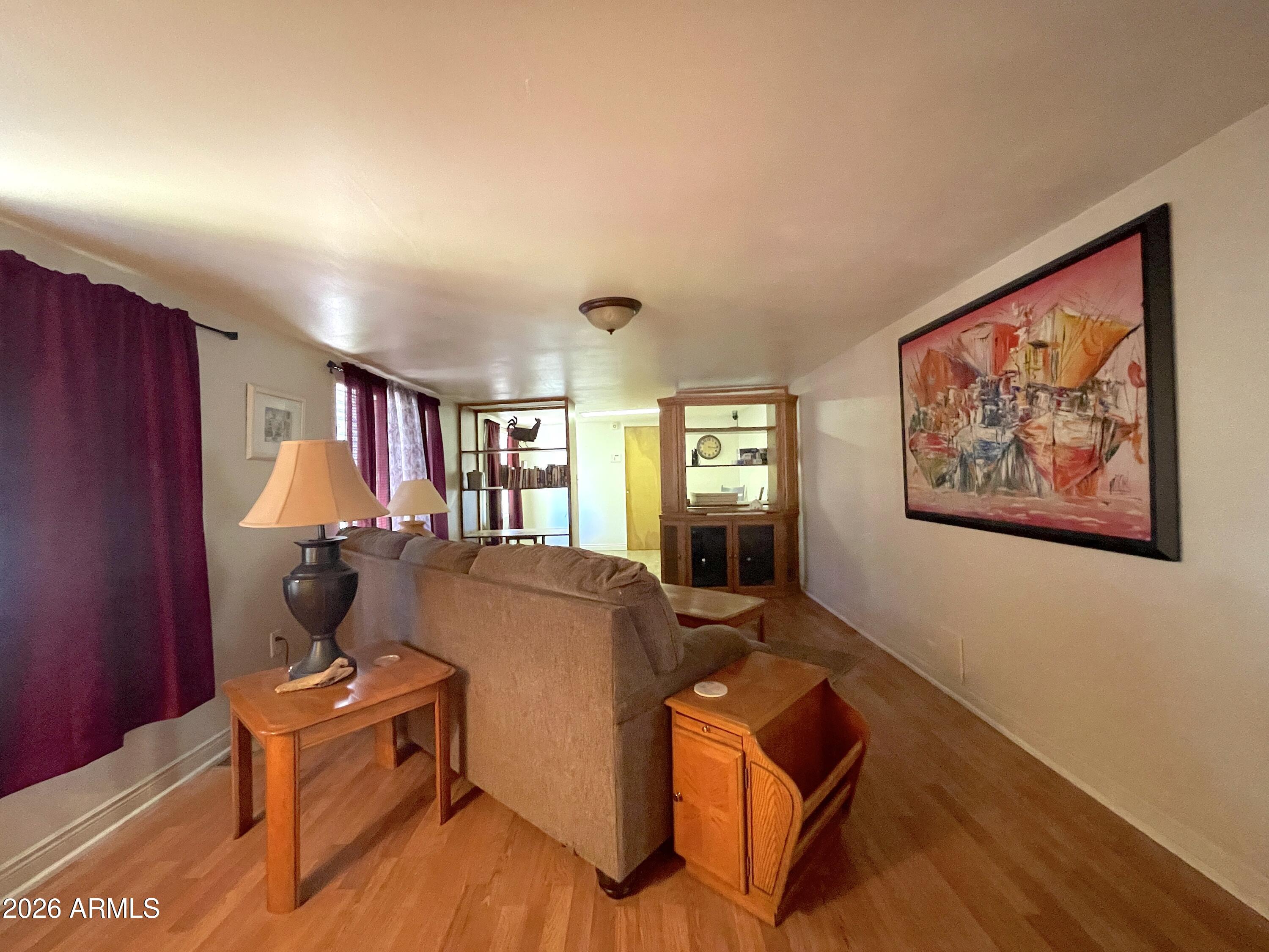 106 E LYNN Way