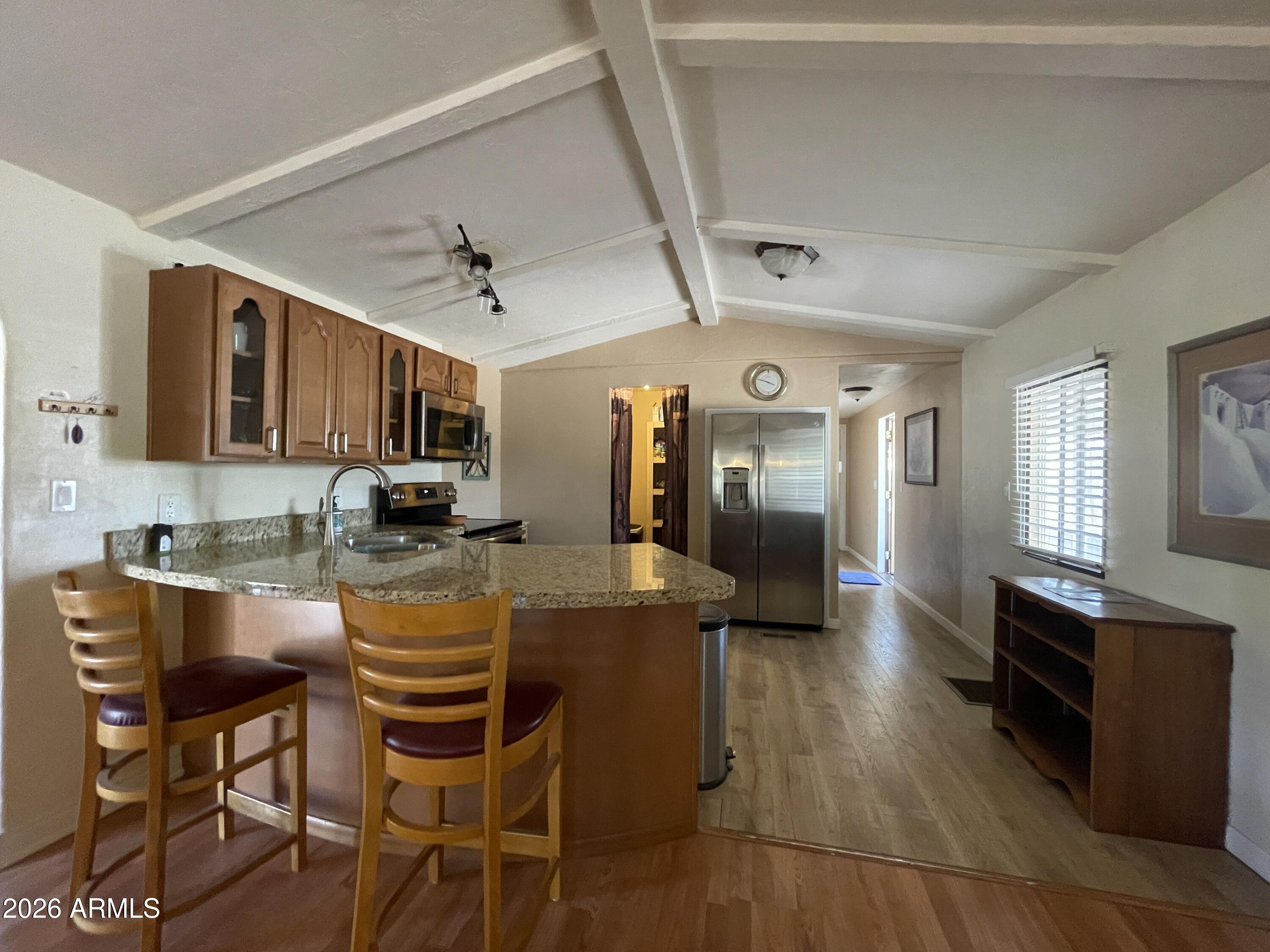 106 E LYNN Way