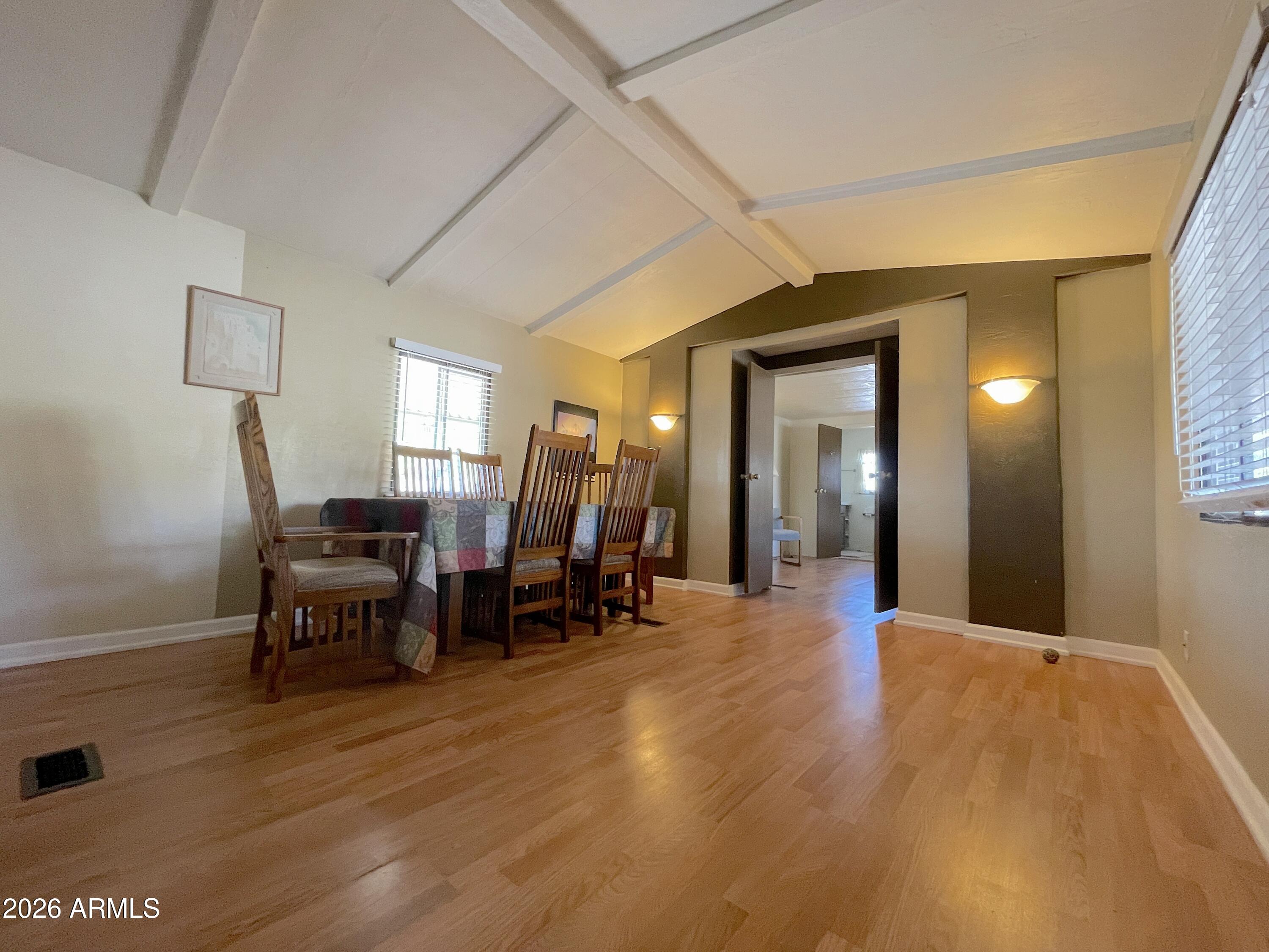 106 E LYNN Way