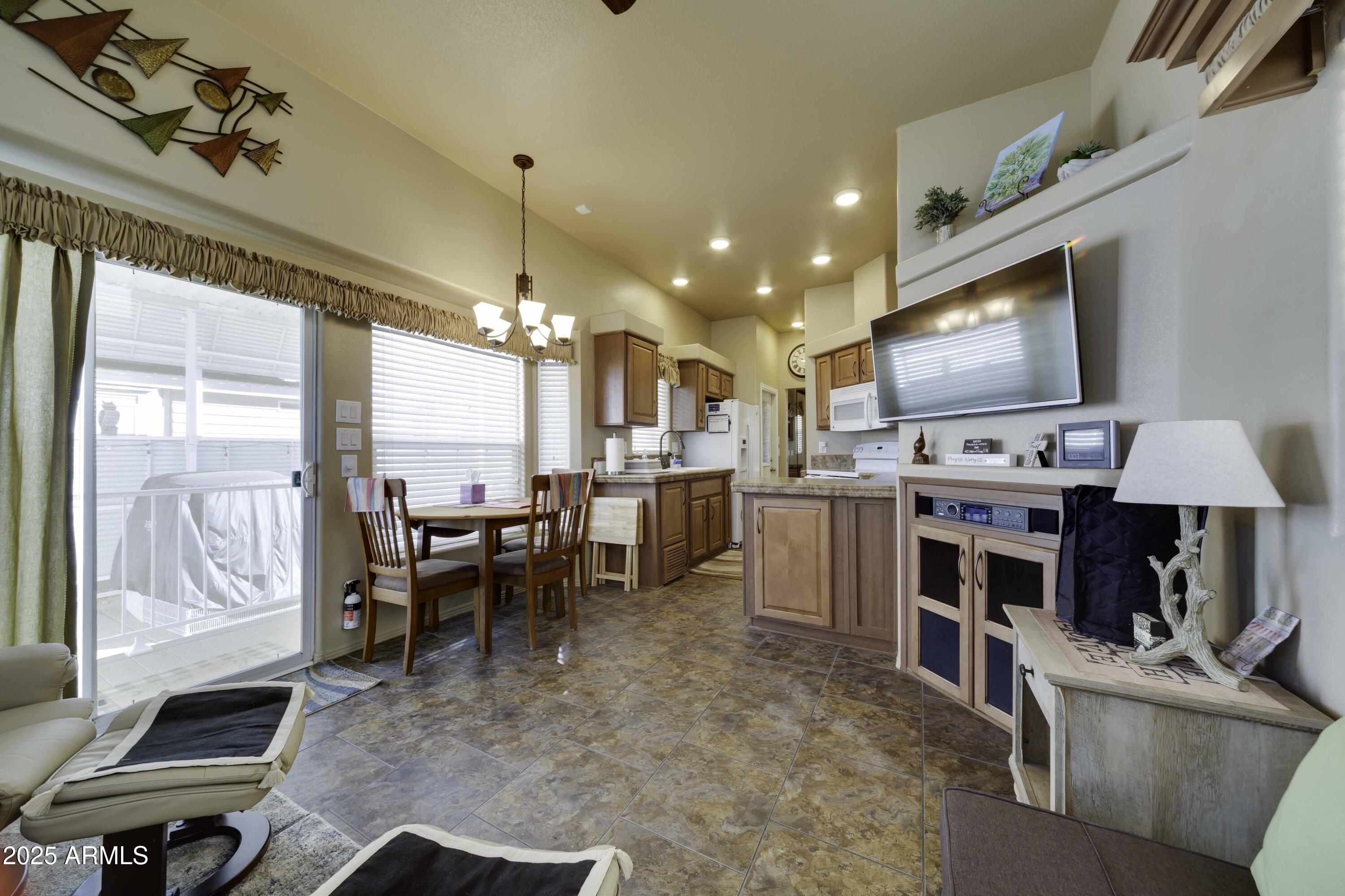 17200 W BELL Road W 817