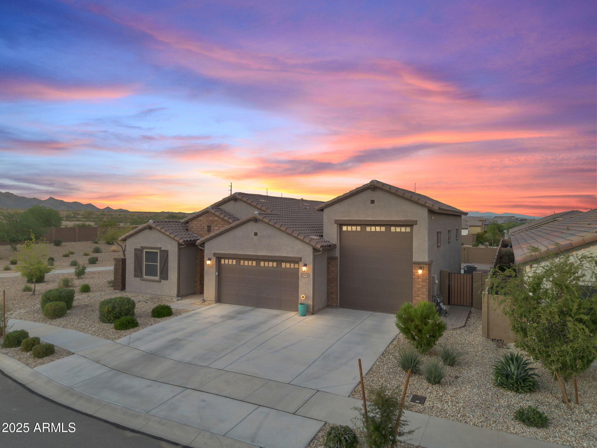 19074 W SIERRA Street