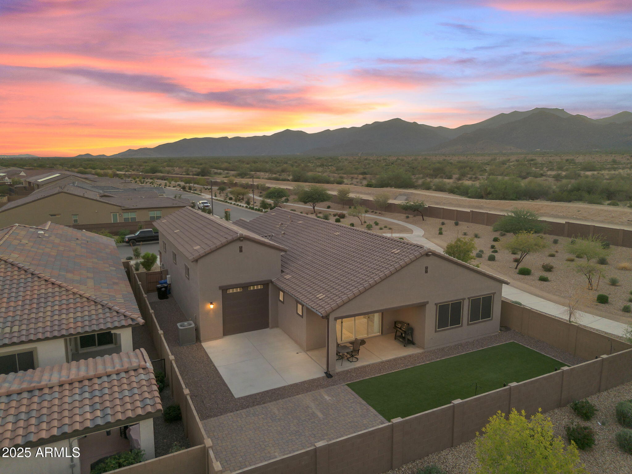 19074 W SIERRA Street