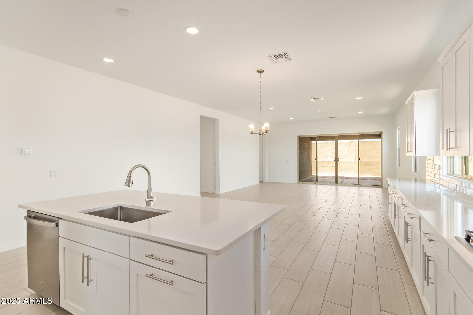 15812 W MIAMI Street