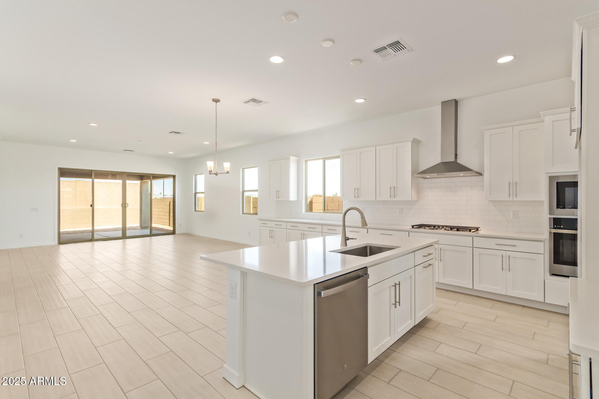 15812 W MIAMI Street