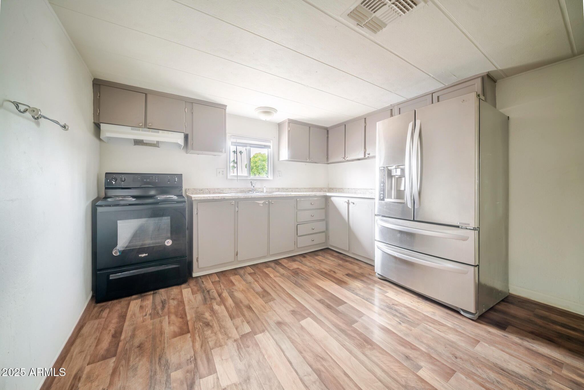 5950 W Missouri Avenue 37