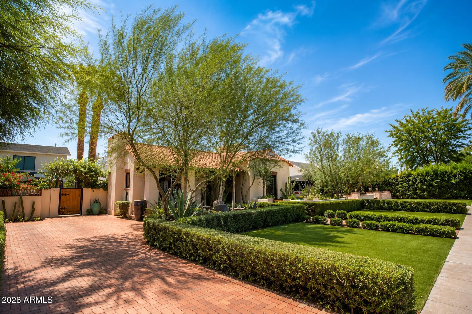 61 W WILSHIRE Drive