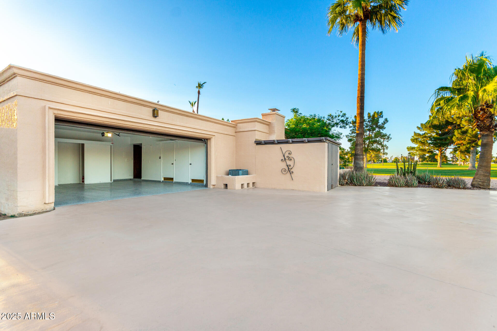 750 N VILLA NUEVA Drive