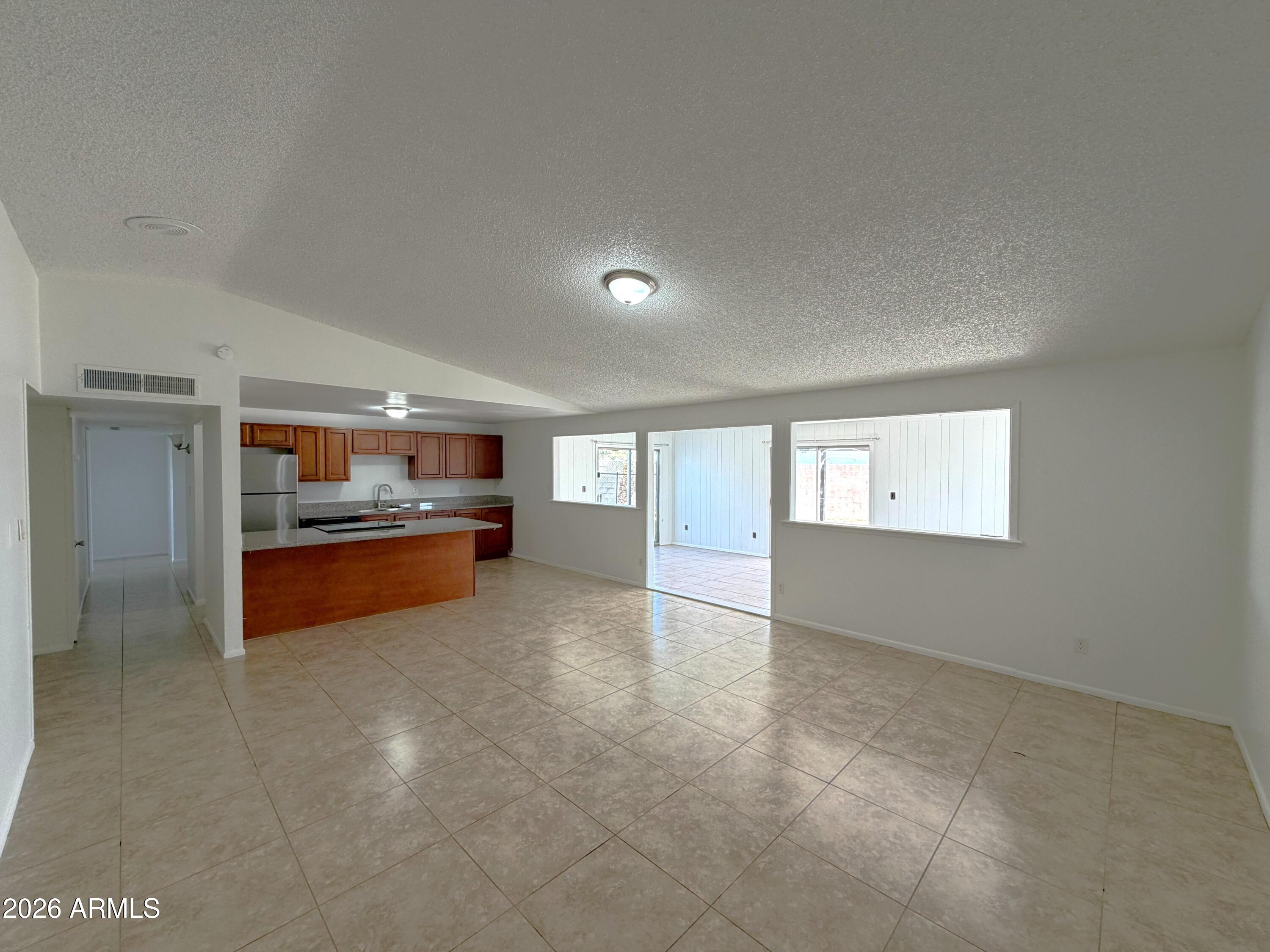 6943 W HUBBELL Street