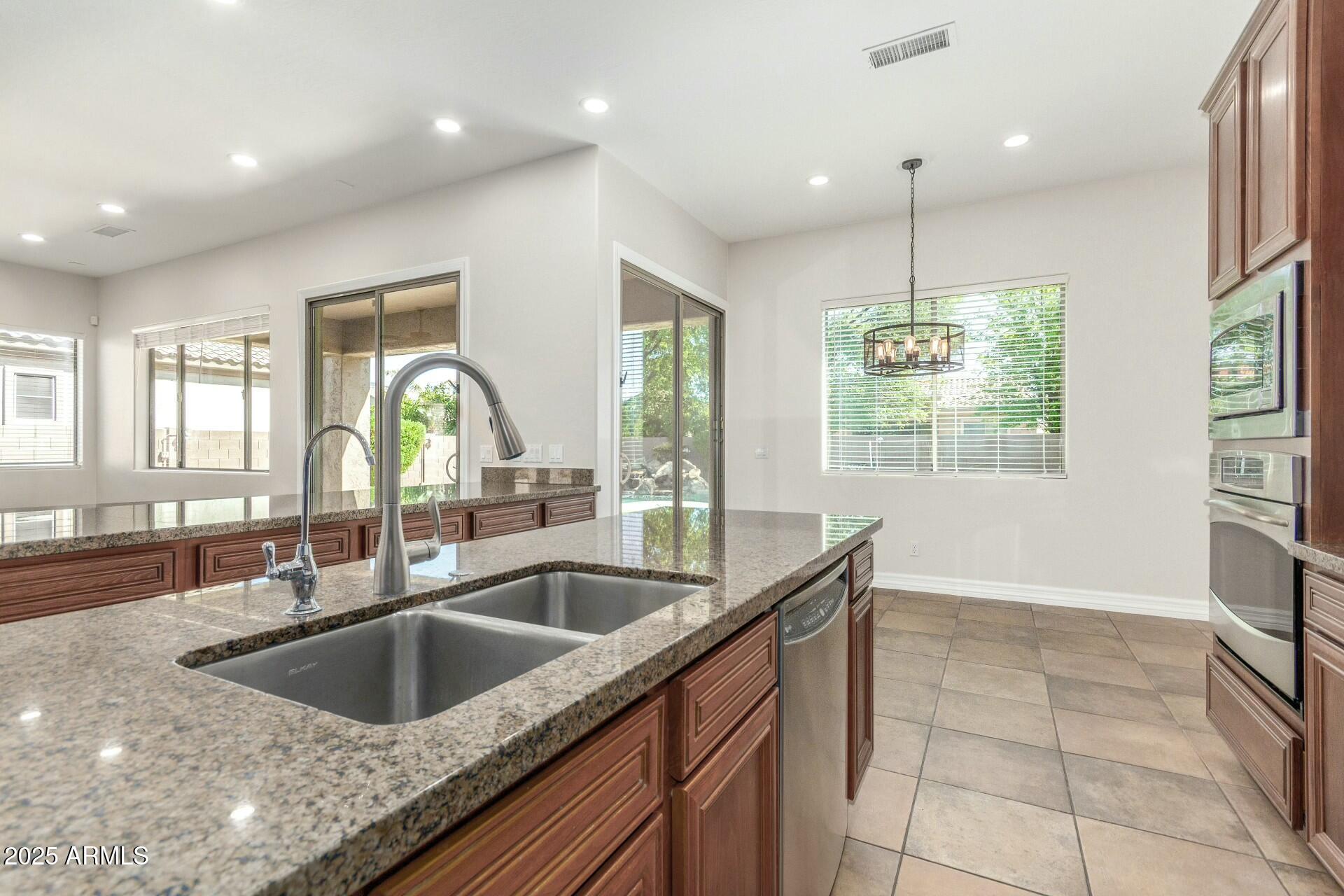 Gilbert, Arizona 85297, United States, 4 Bedrooms Bedrooms, ,3 BathroomsBathrooms,Residential,Pending,106114