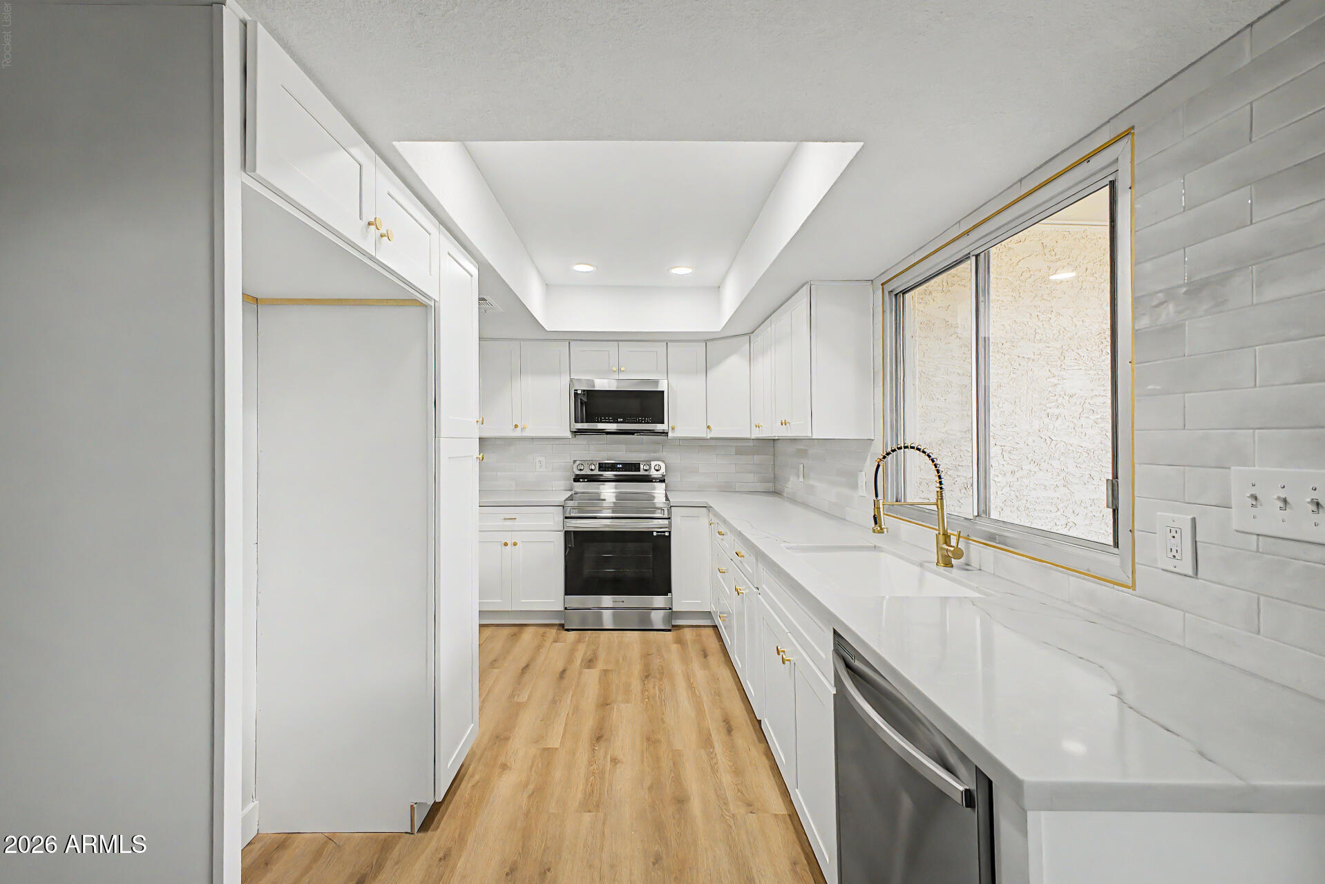 1709 W STELLA Lane