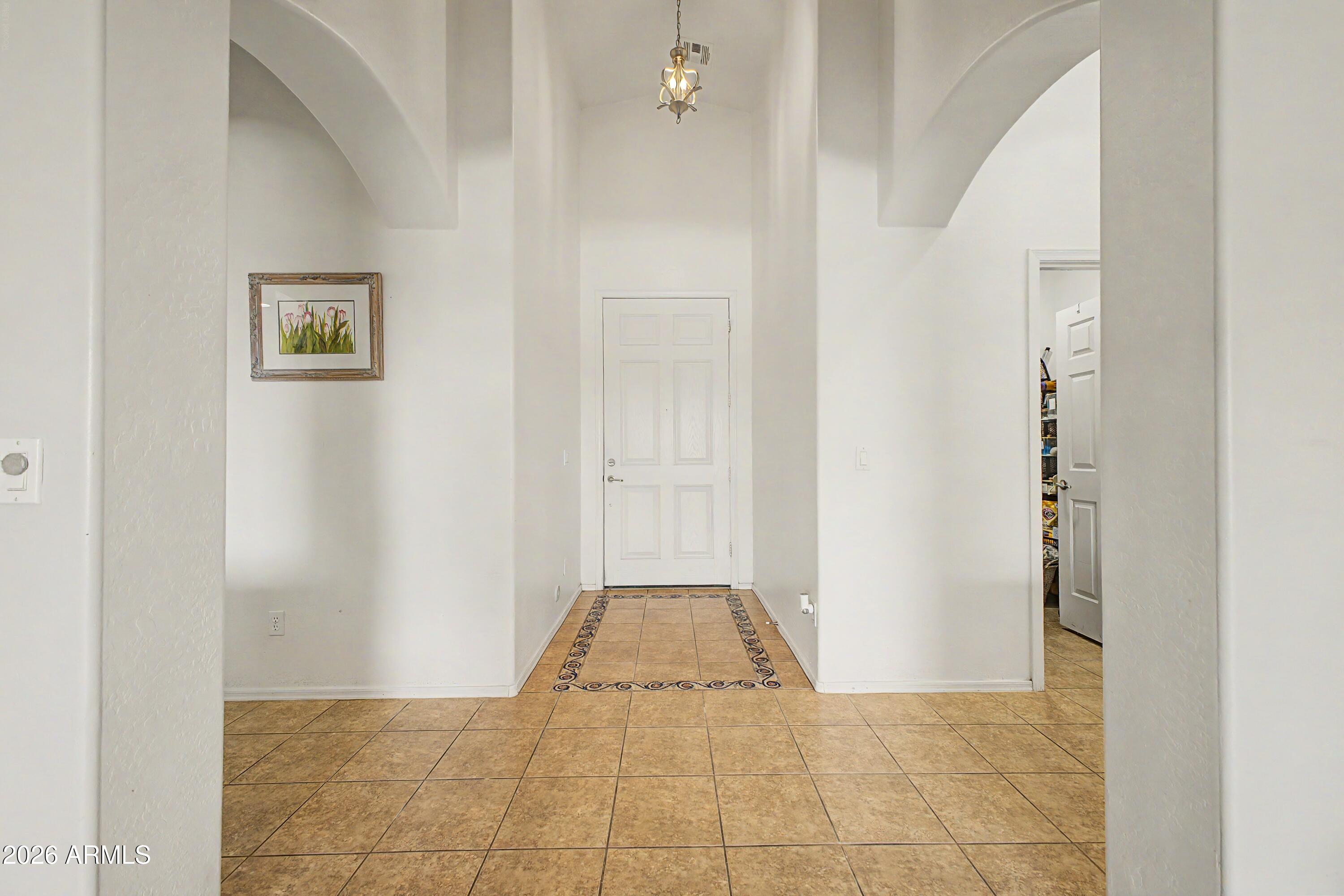 2044 N MONTCLAIR Lane