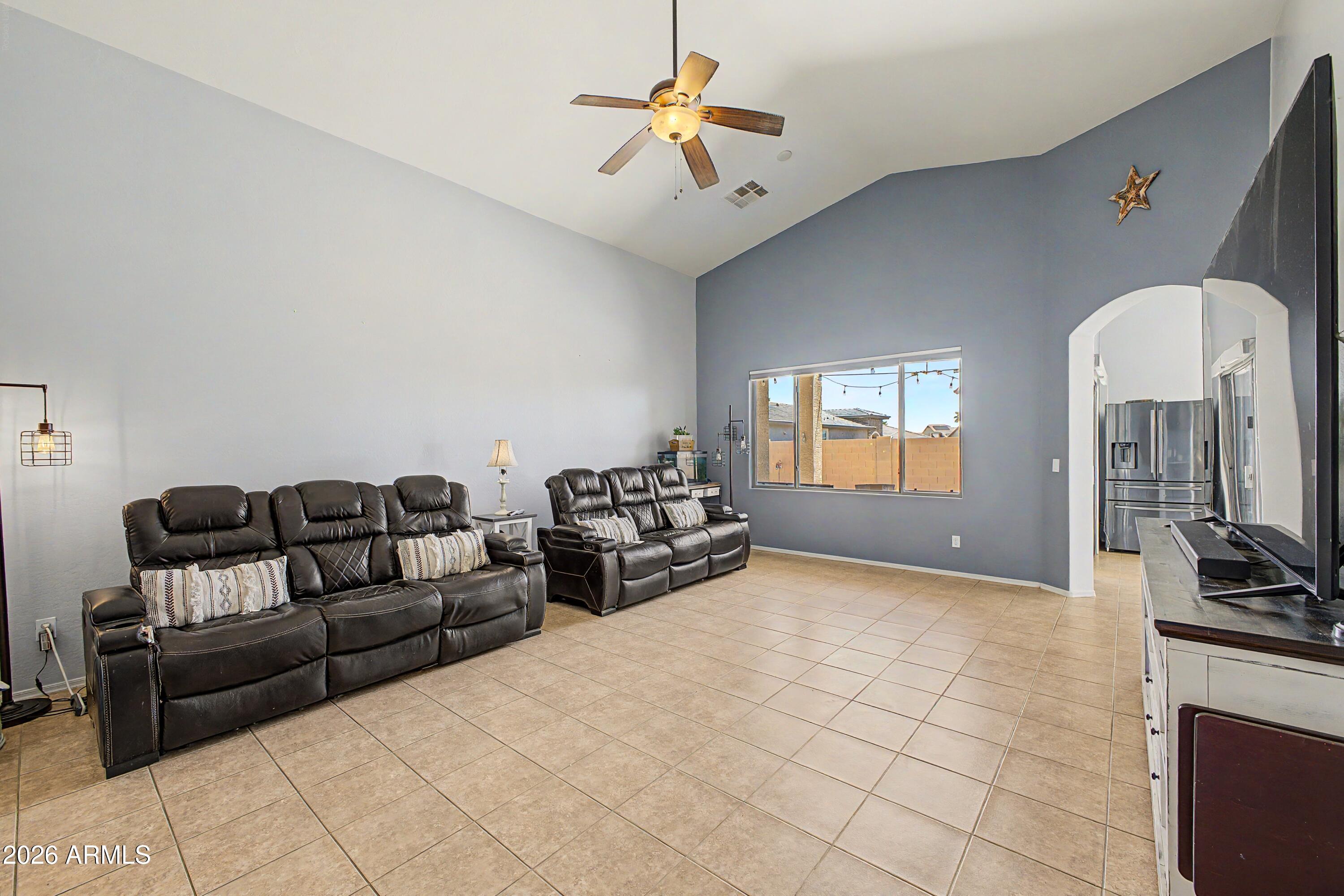 2044 N MONTCLAIR Lane