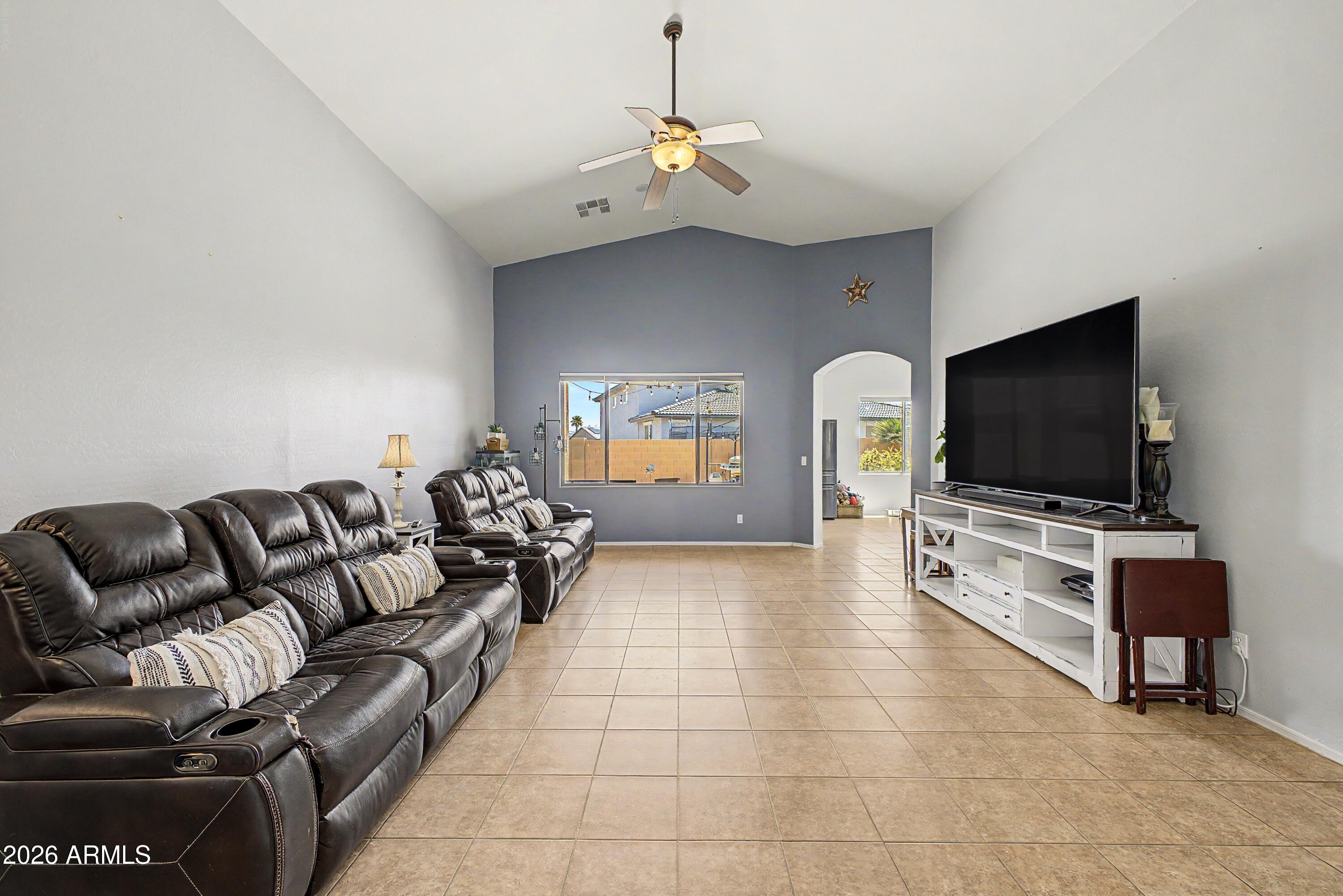 2044 N MONTCLAIR Lane