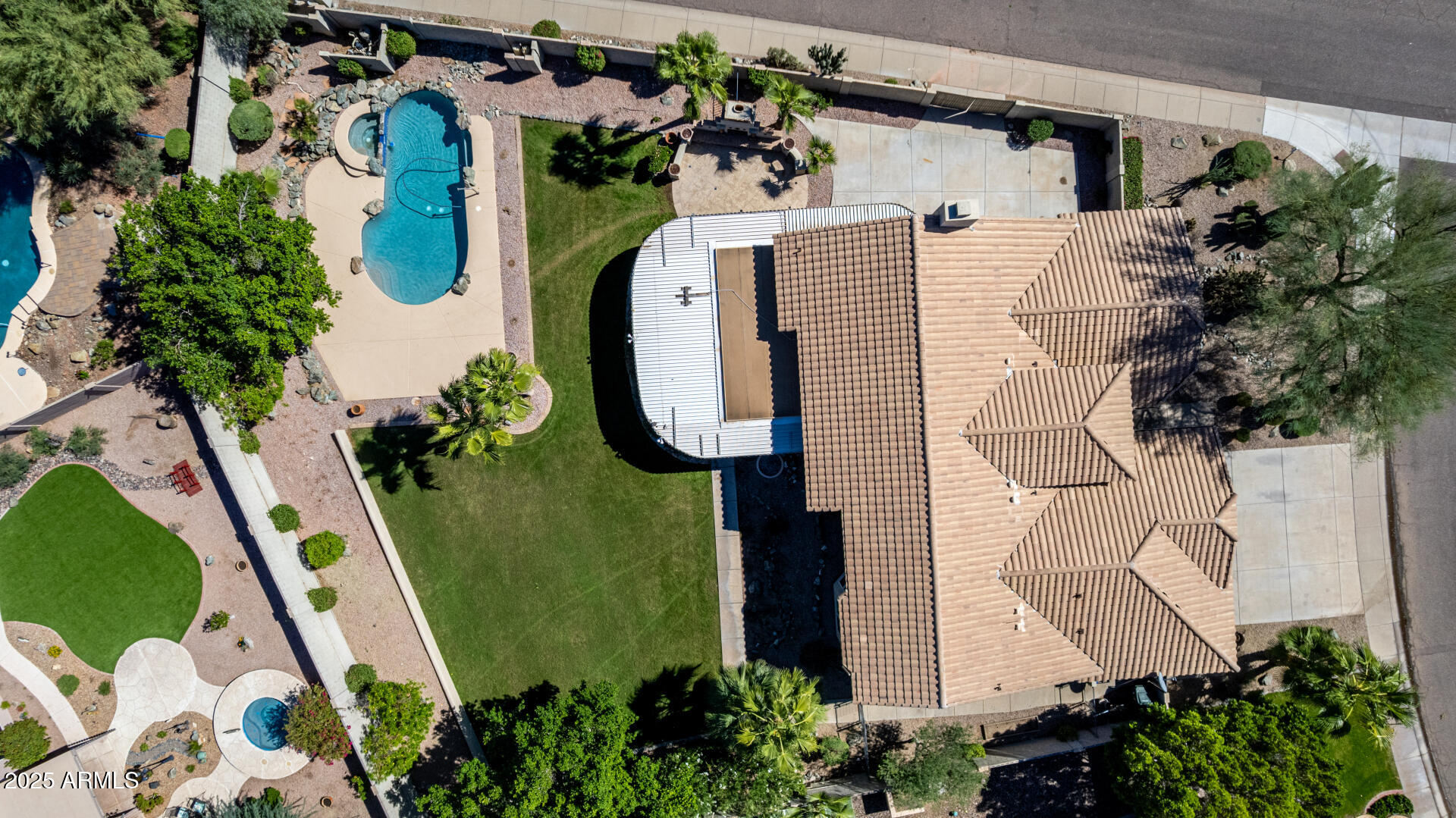 1304 W AMBERWOOD Drive