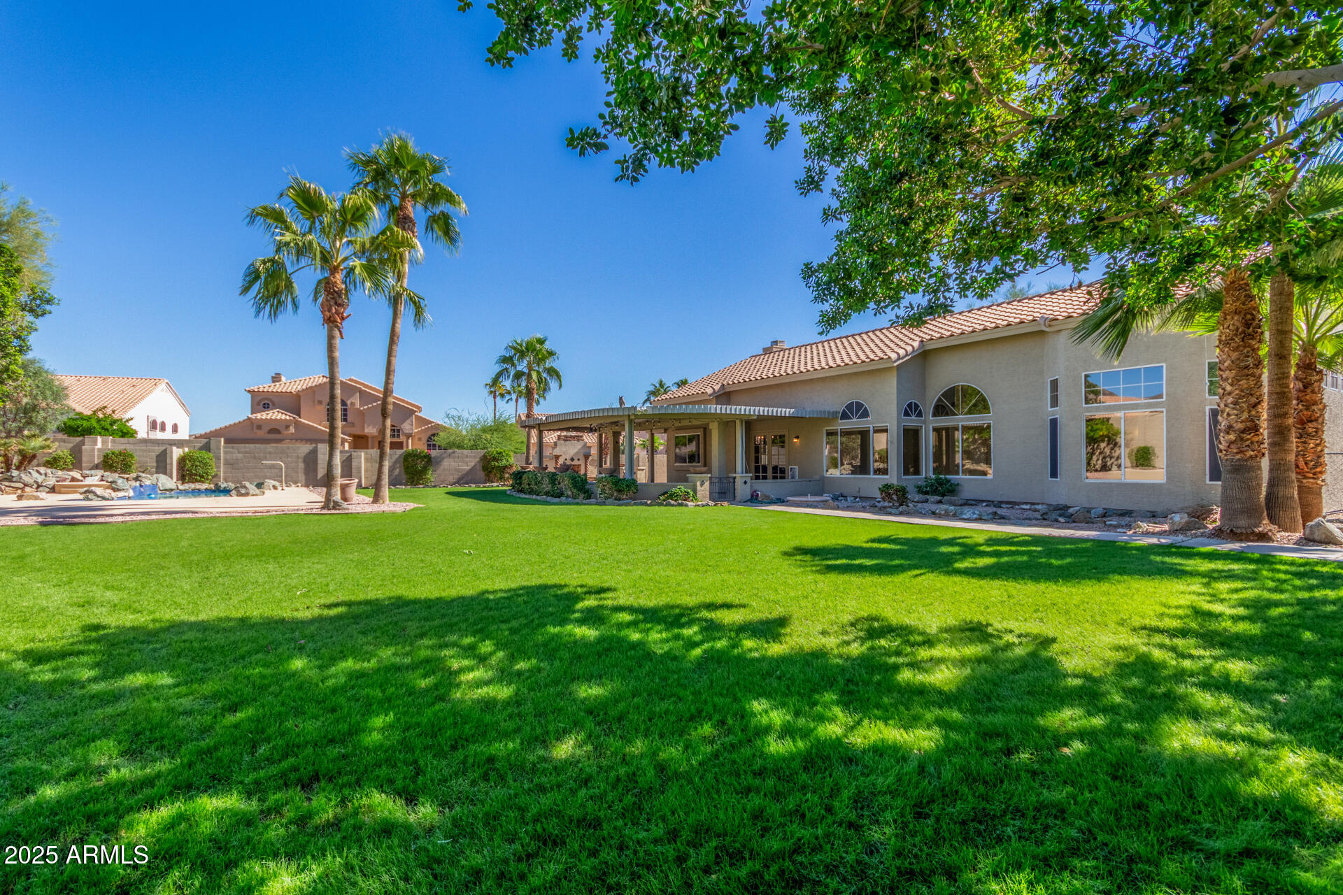 1304 W AMBERWOOD Drive