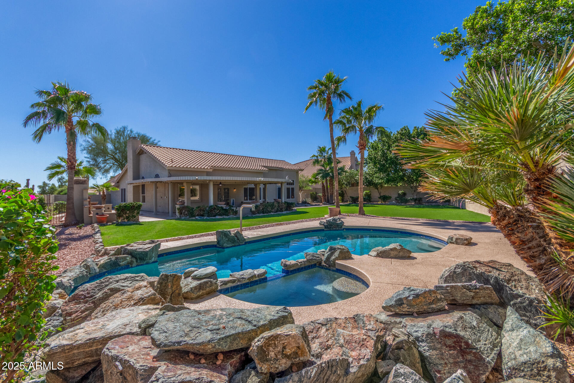 1304 W AMBERWOOD Drive