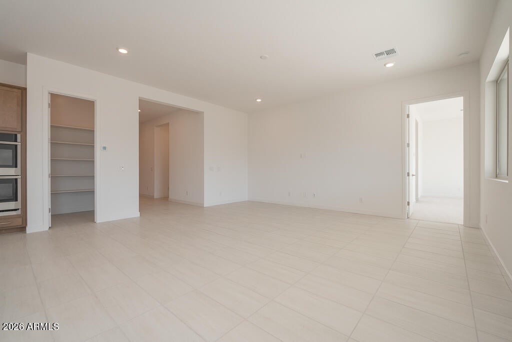 2551 E ALFONSO Drive