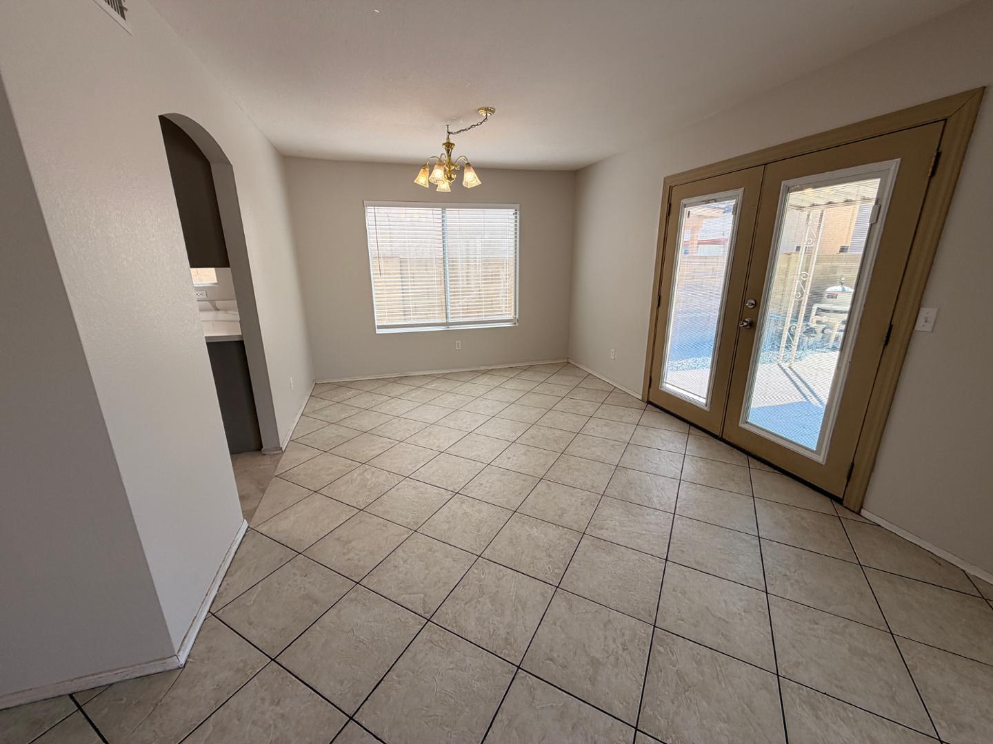 7611 W Cinnabar Avenue