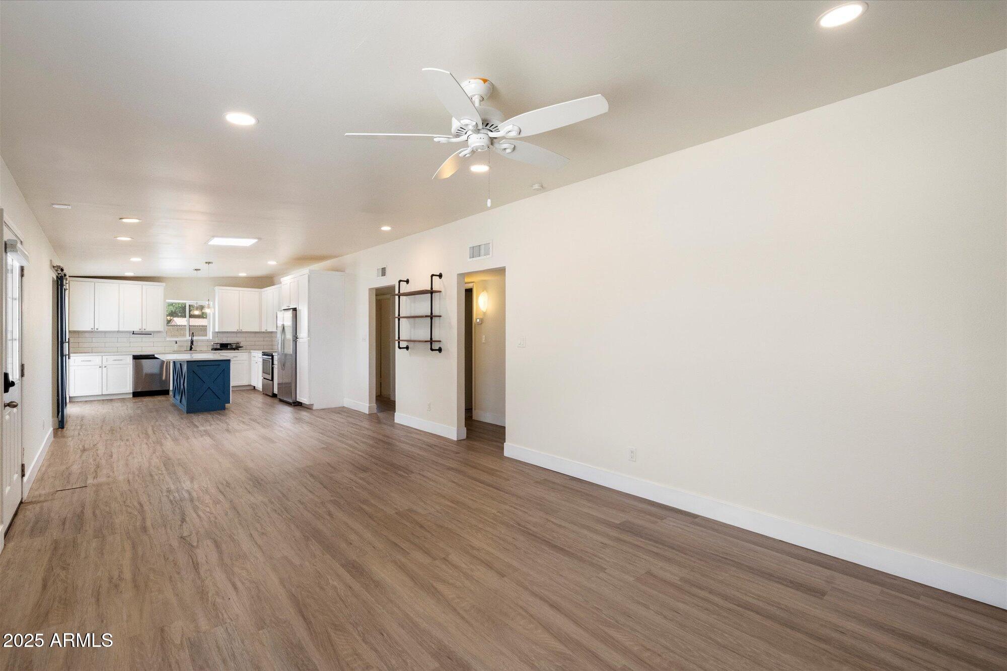 1939 E ALAMEDA Drive