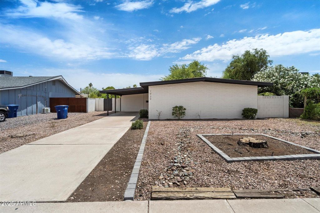 Photo of 1939 E Alameda Drive, Tempe, AZ 85282 (MLS # 6874723)