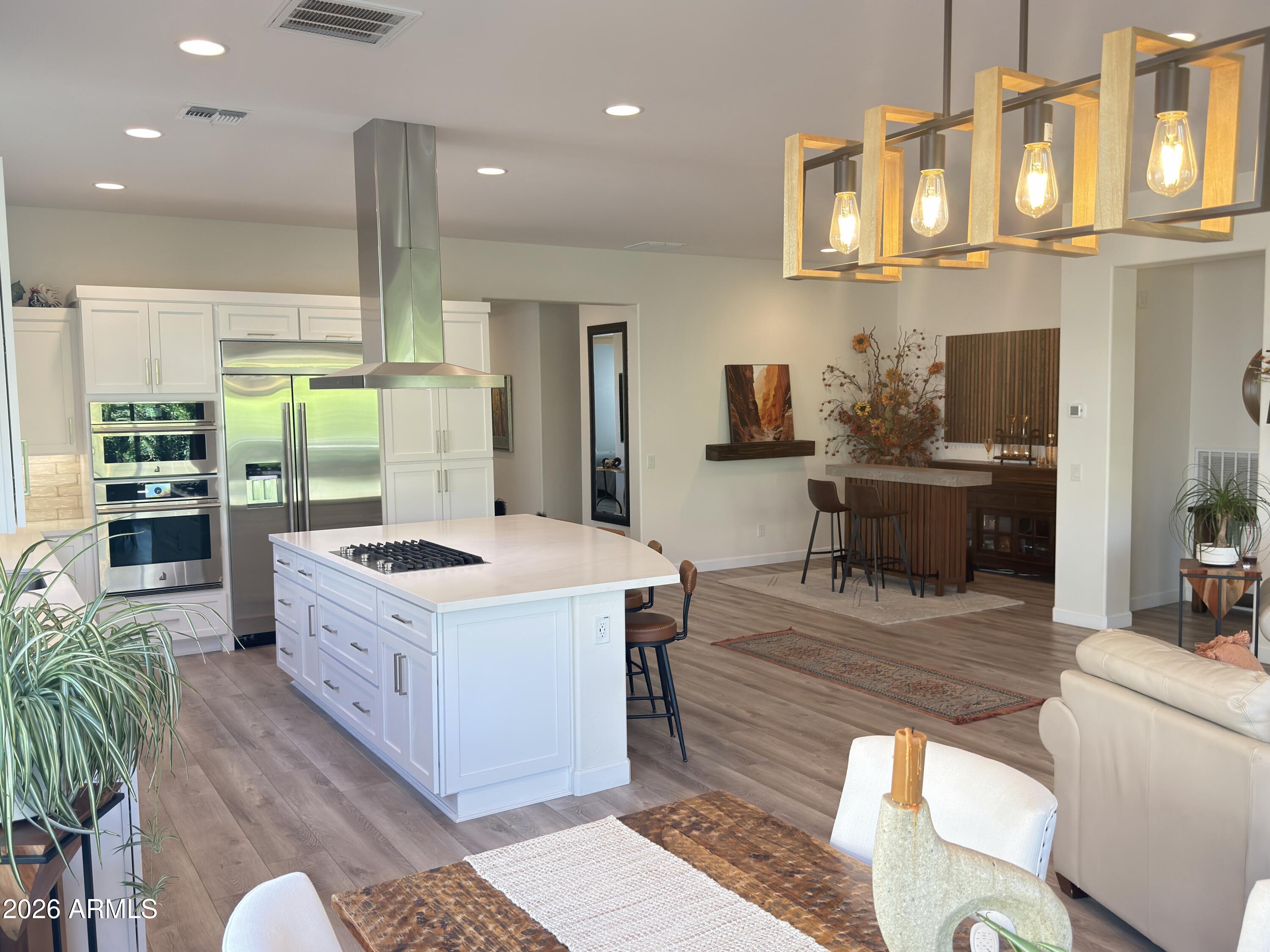 732 E LAS PUERTAS Lane