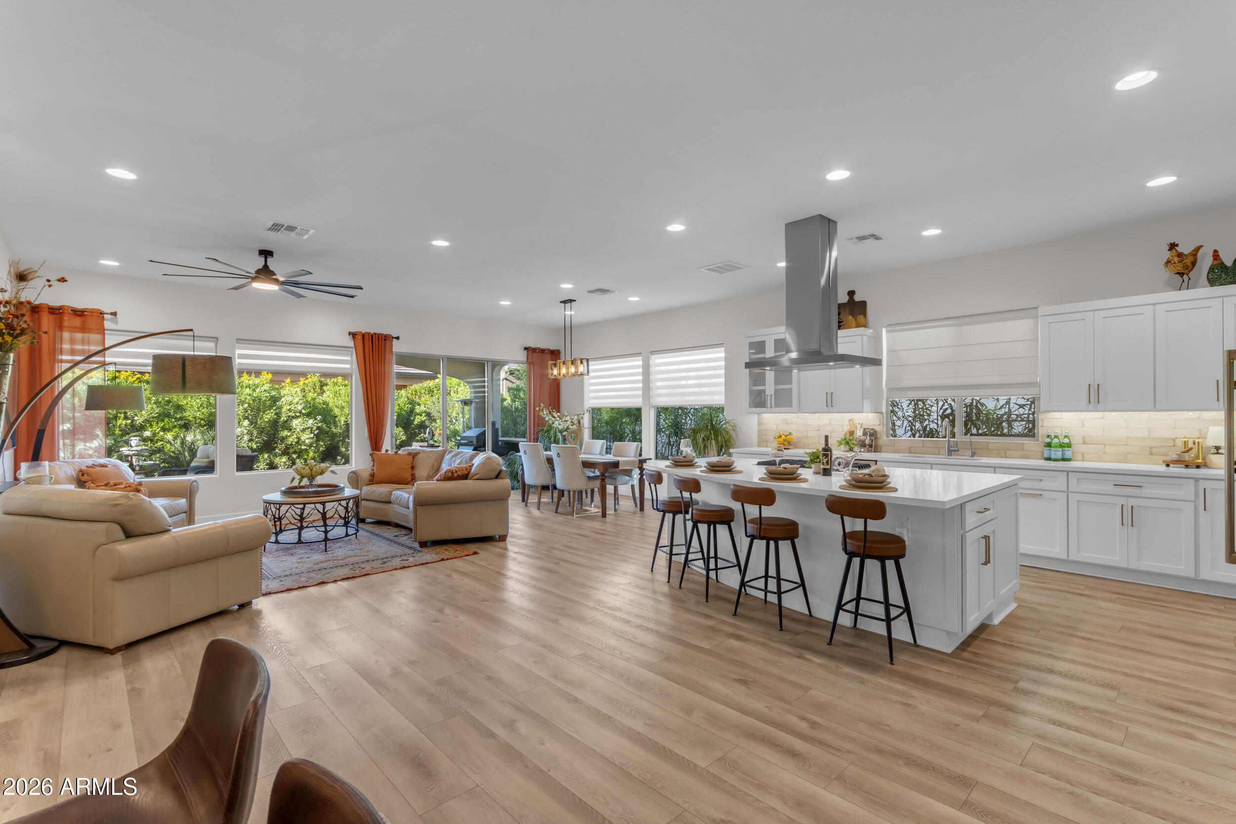 732 E LAS PUERTAS Lane