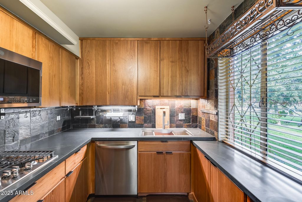 Photo of 146 E Coronado Road #40, Phoenix, AZ 85004 (MLS # 6951837)