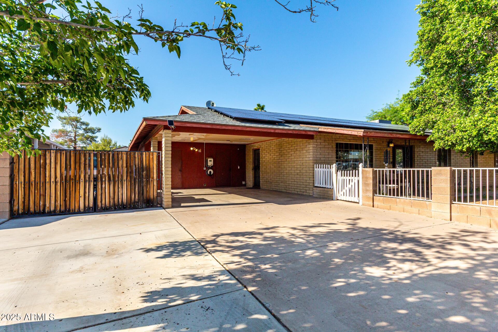 2110 W MORROW Drive