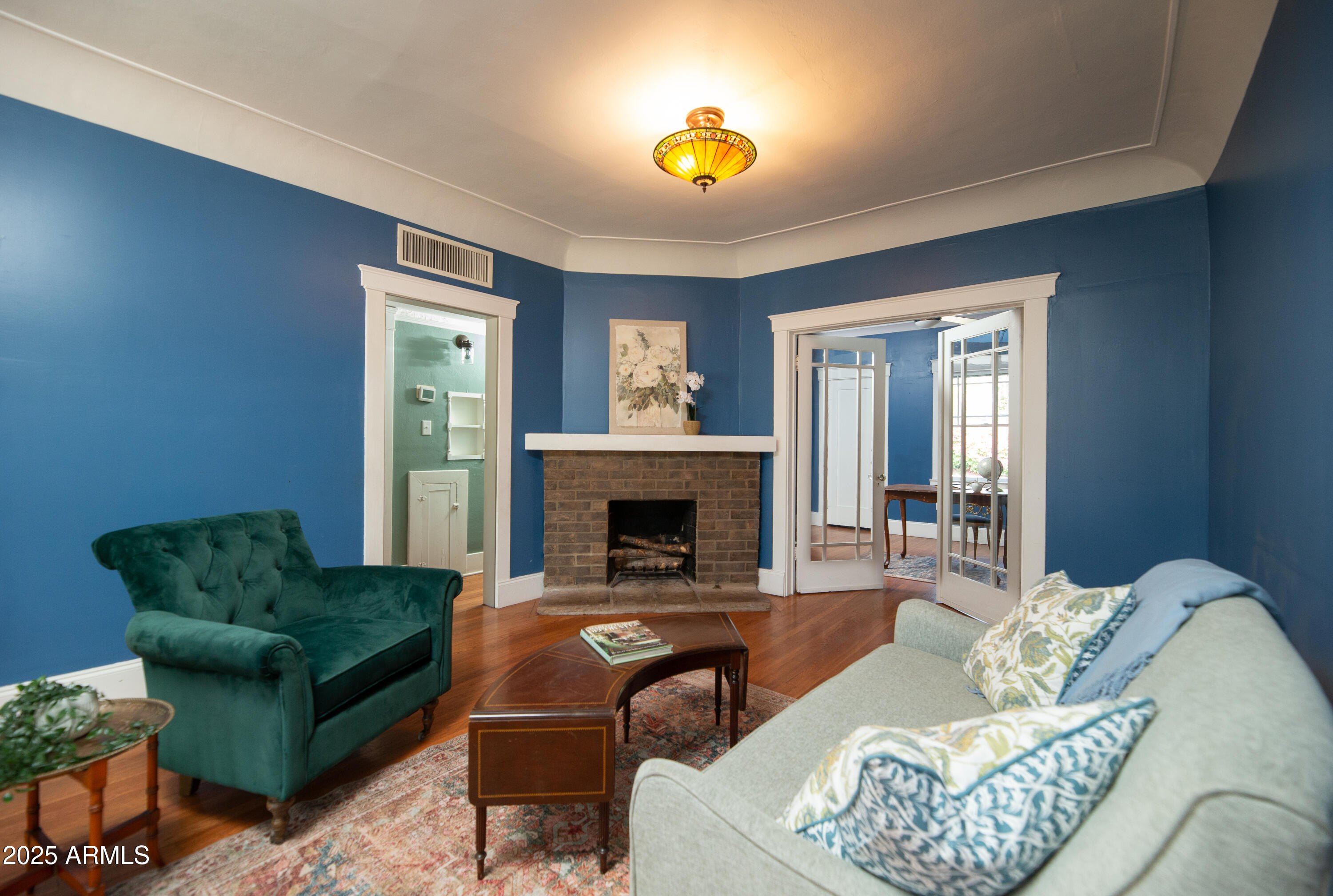 530 W Willetta Street