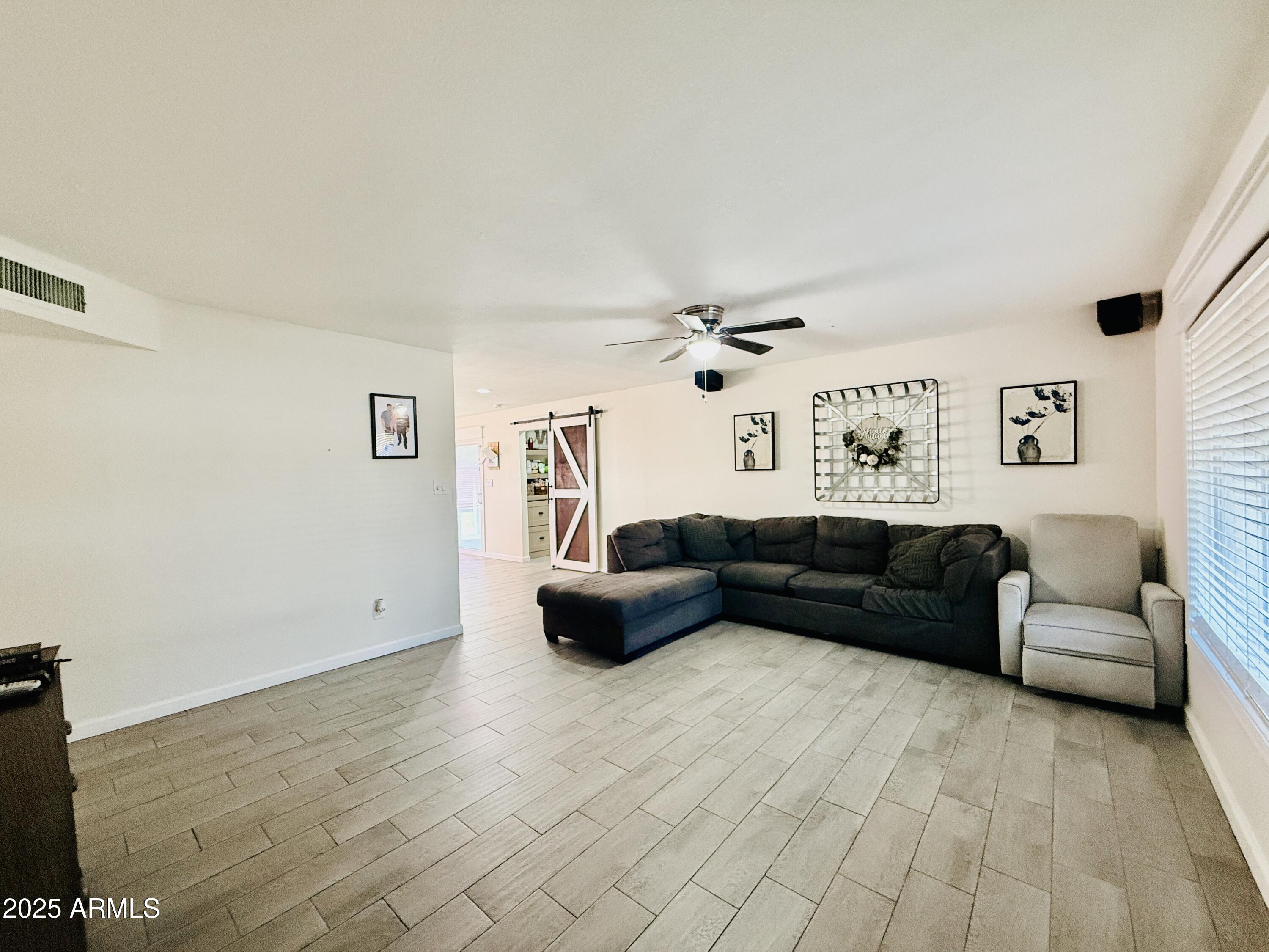 1555 W NARANJA Avenue