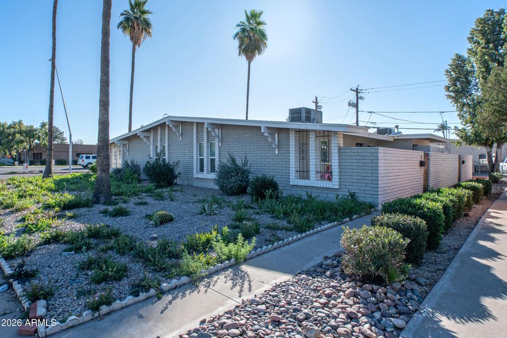 Photo of 1001 W Flint Street, Chandler, AZ 85224 (MLS # 6970811)