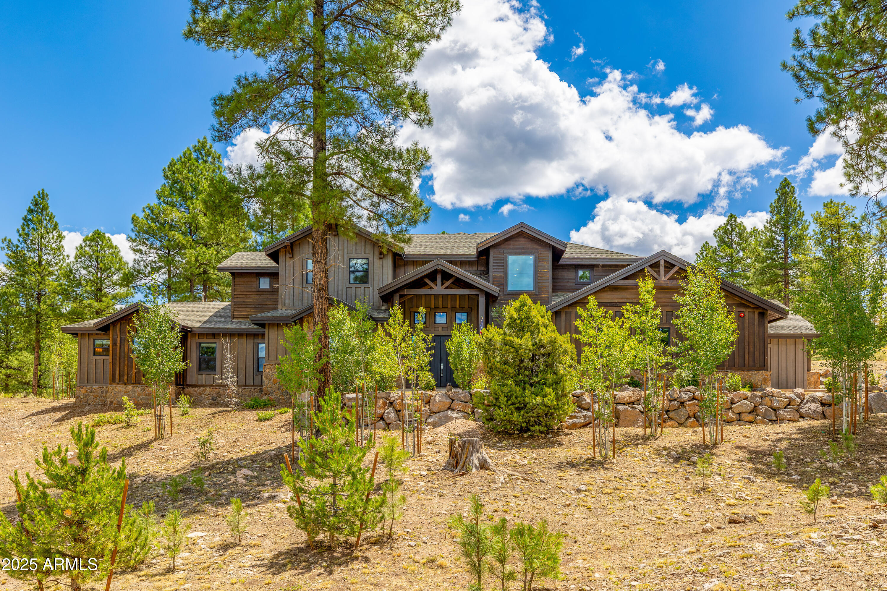 3224 S Clubhouse Circle