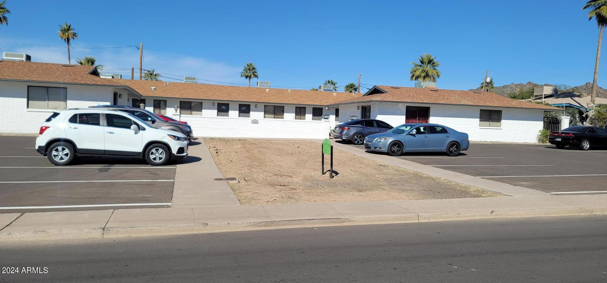 1224 E DUNLAP Avenue