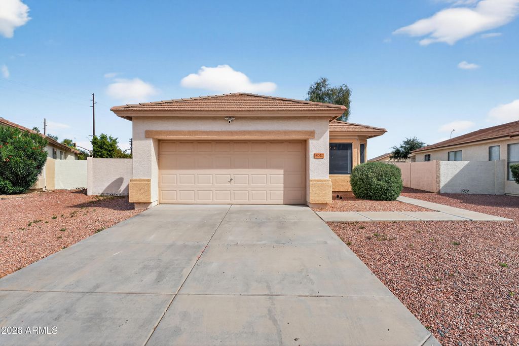 Photo of 8921 N 65th Drive, Glendale, AZ 85302 (MLS # 6988911)