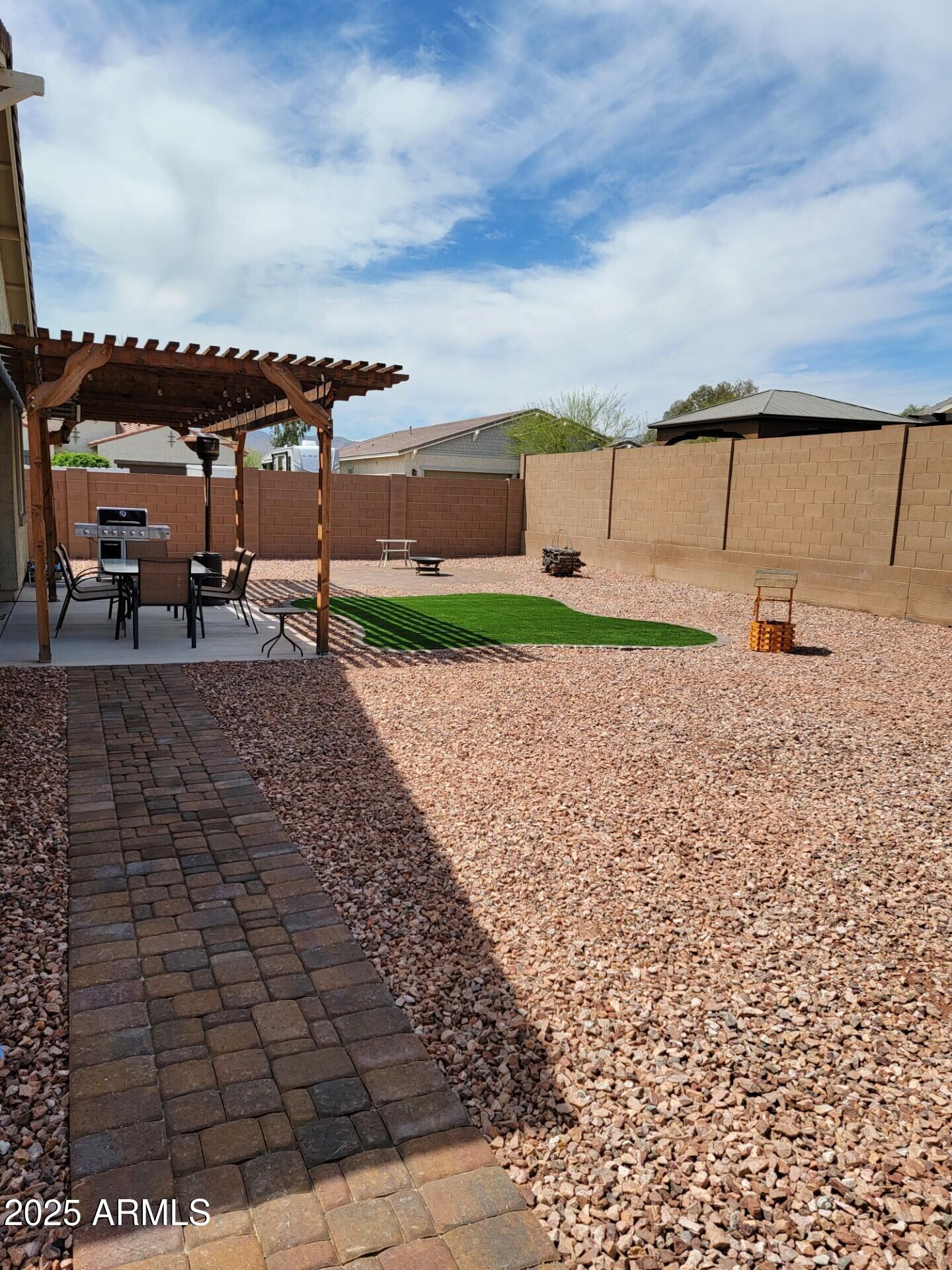 18628 W PIERSON Street